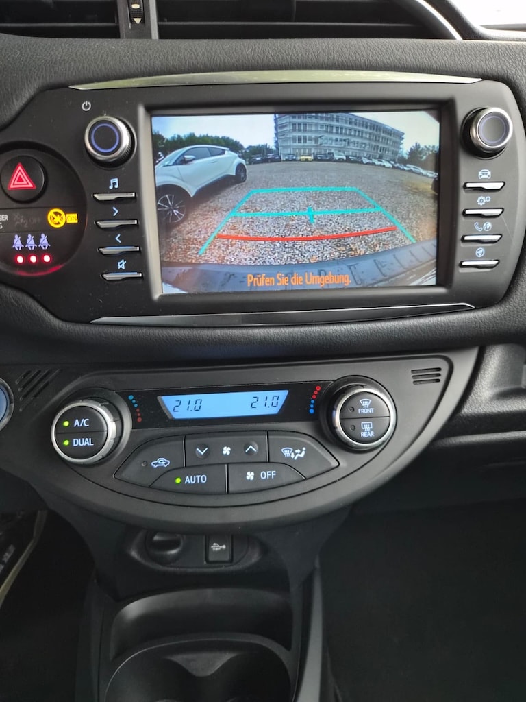 TOYOTA Yaris 1.5 VVT-i Hybrid Trend e-CVT-image-13