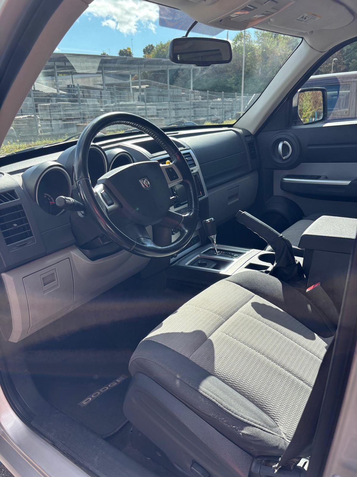DODGE NITRO-image-4
