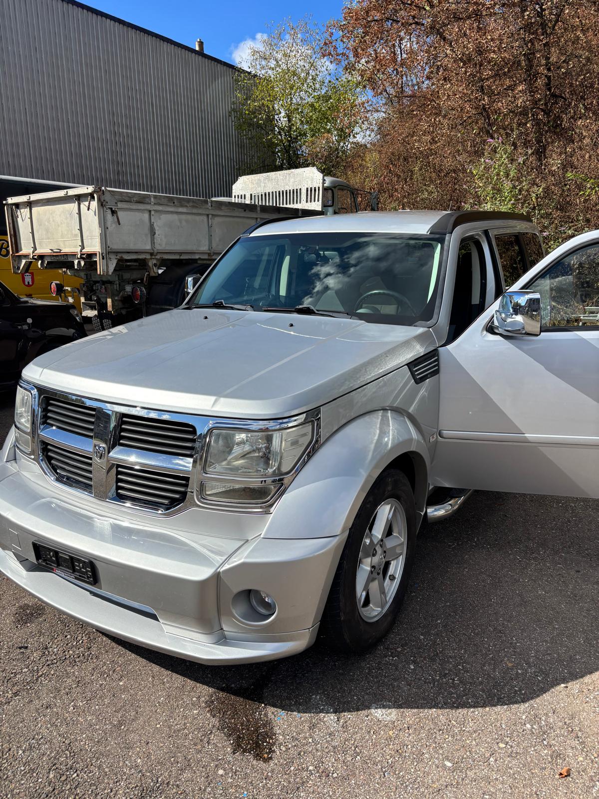 DODGE NITRO-image-1