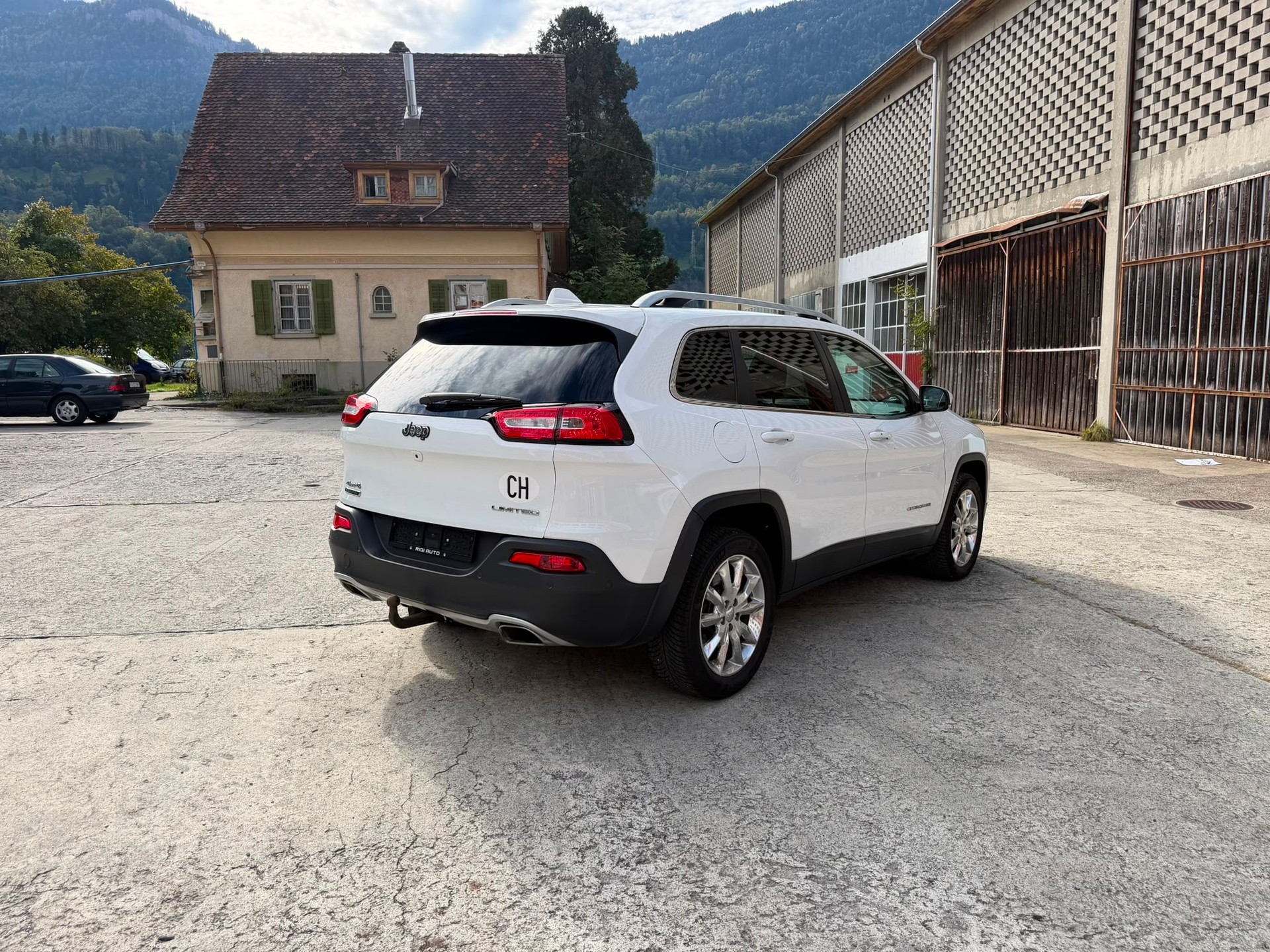 JEEP Cherokee 2.2TD Limited AWD 9ATX-showroom-element-3