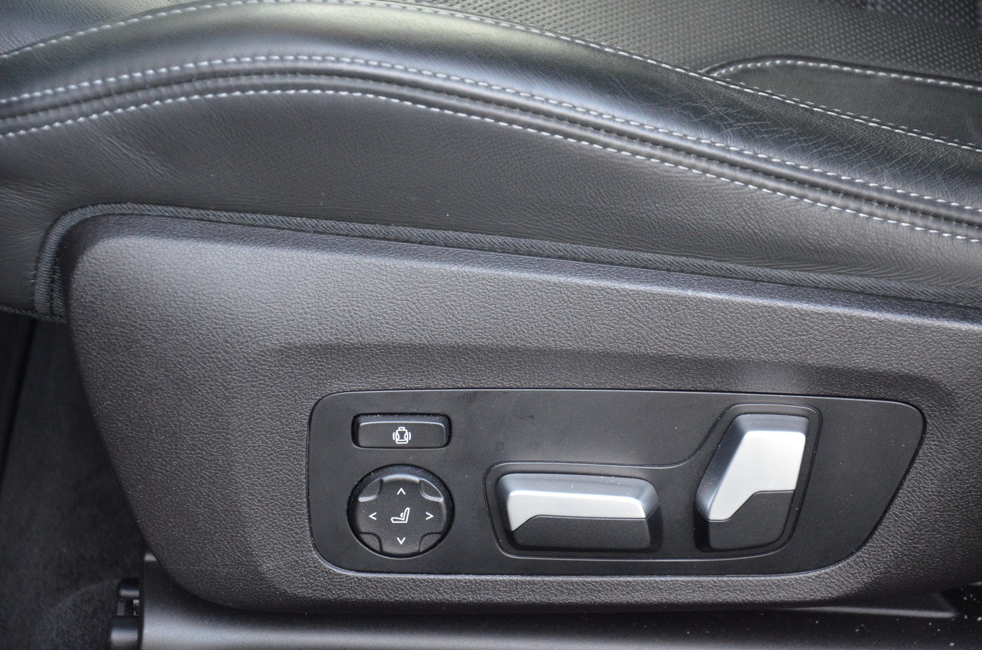 BMW X4M xDrive M Competition Steptronic-image-17