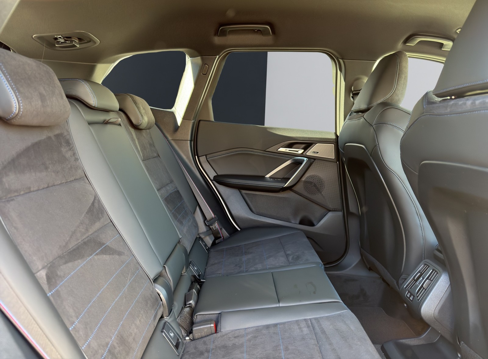 BMW X1 23i xDrive-image-14