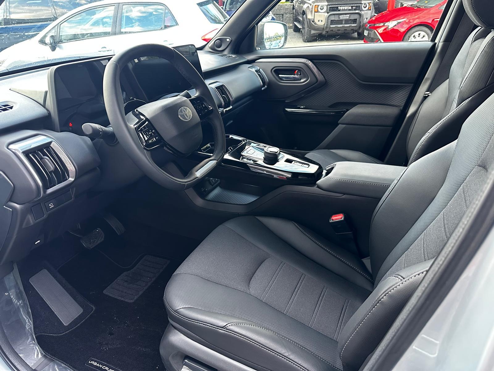 TOYOTA Urban Cruiser Premium AWD-image-9