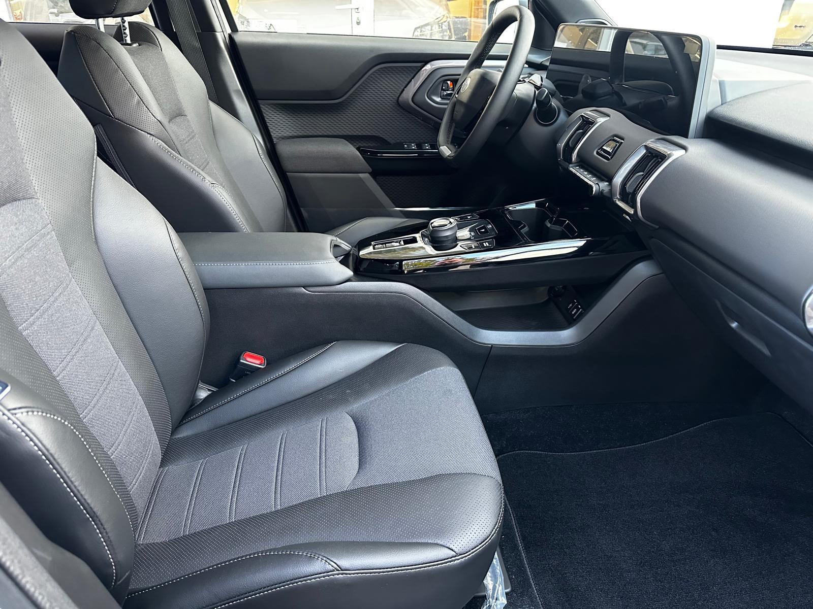 TOYOTA Urban Cruiser Premium AWD-image-13