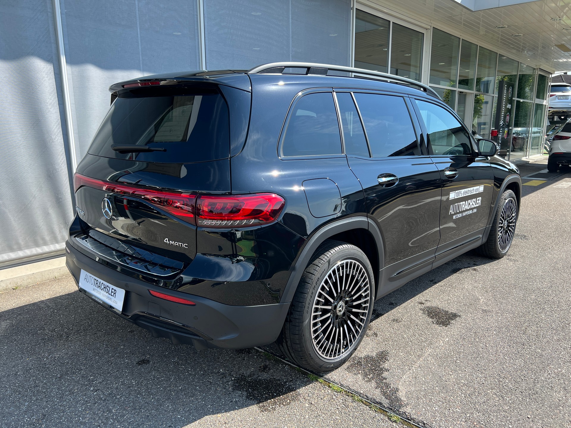 MERCEDES-BENZ EQB 350 4Matic Swiss Star AMG Line-image-4