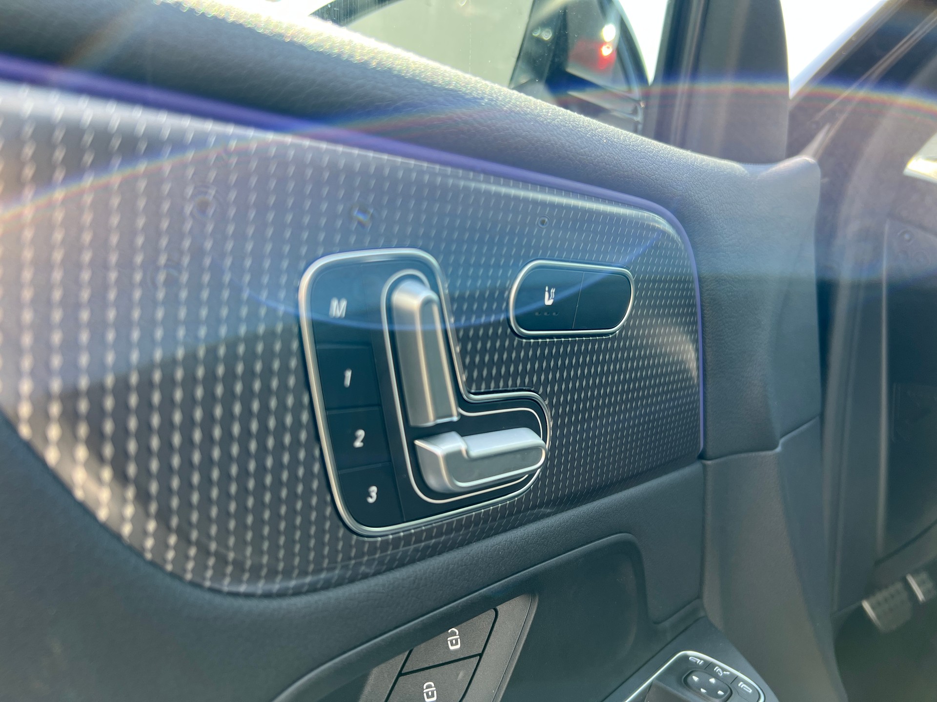 MERCEDES-BENZ EQB 350 4Matic Swiss Star AMG Line-image-12