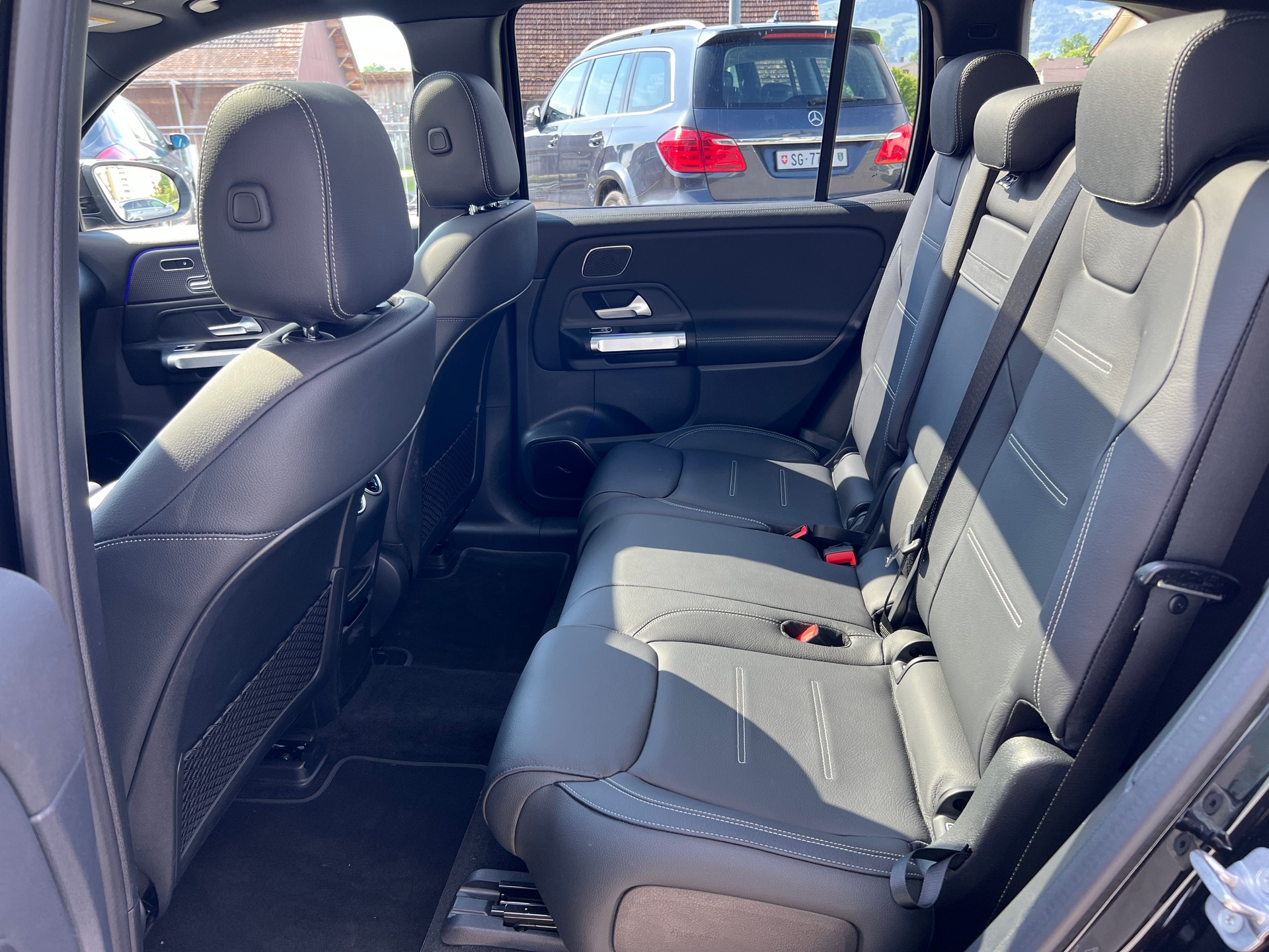 MERCEDES-BENZ EQB 350 4Matic Swiss Star AMG Line-image-8