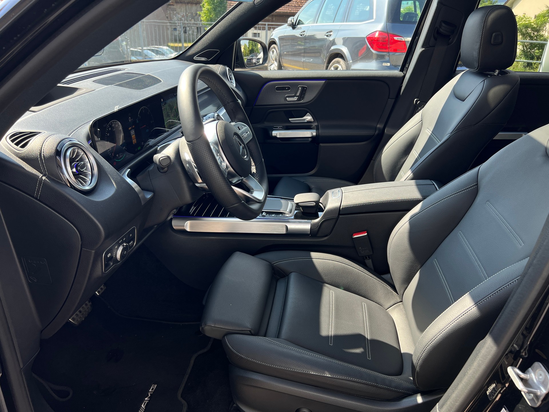 MERCEDES-BENZ EQB 350 4Matic Swiss Star AMG Line-image-10