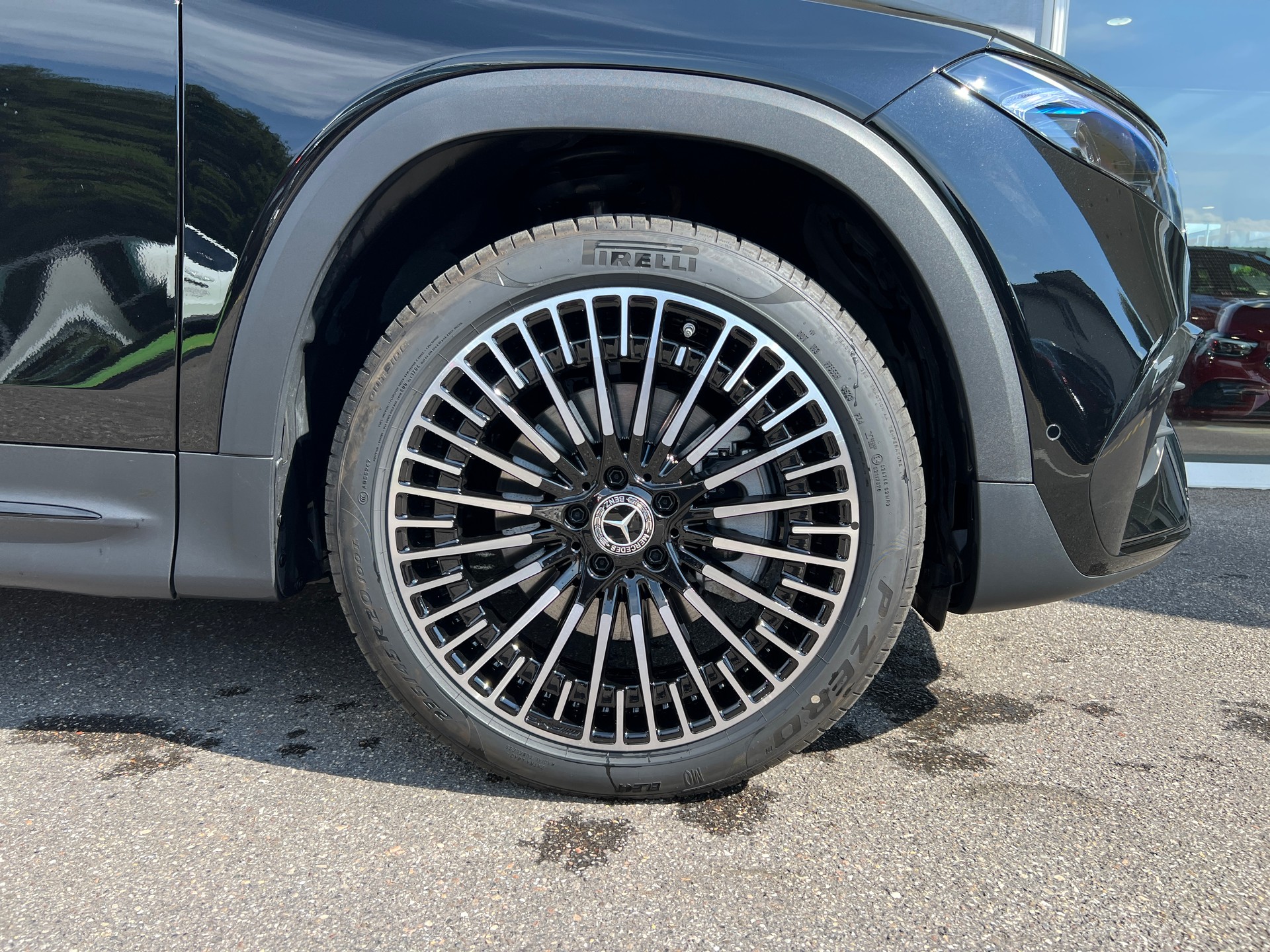 MERCEDES-BENZ EQB 350 4Matic Swiss Star AMG Line-image-6