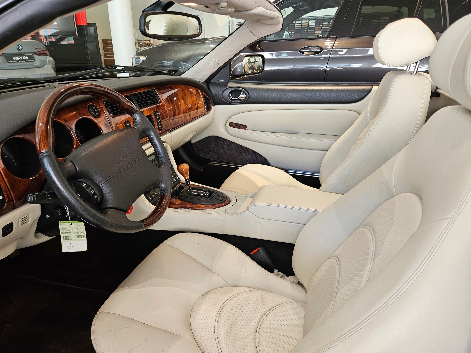 JAGUAR XKR S/C Convertible-image-15