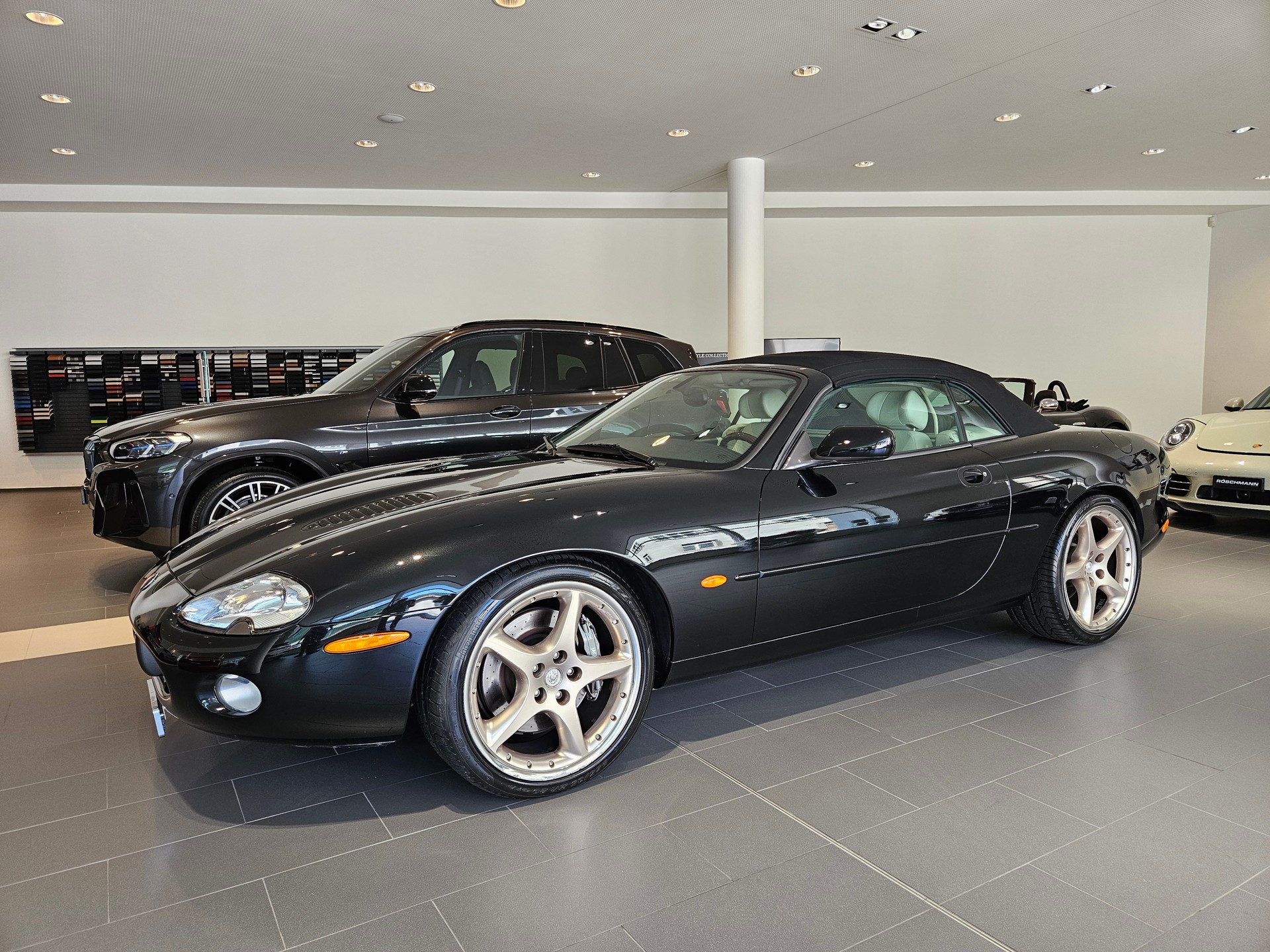 JAGUAR XKR S/C Convertible-image-7