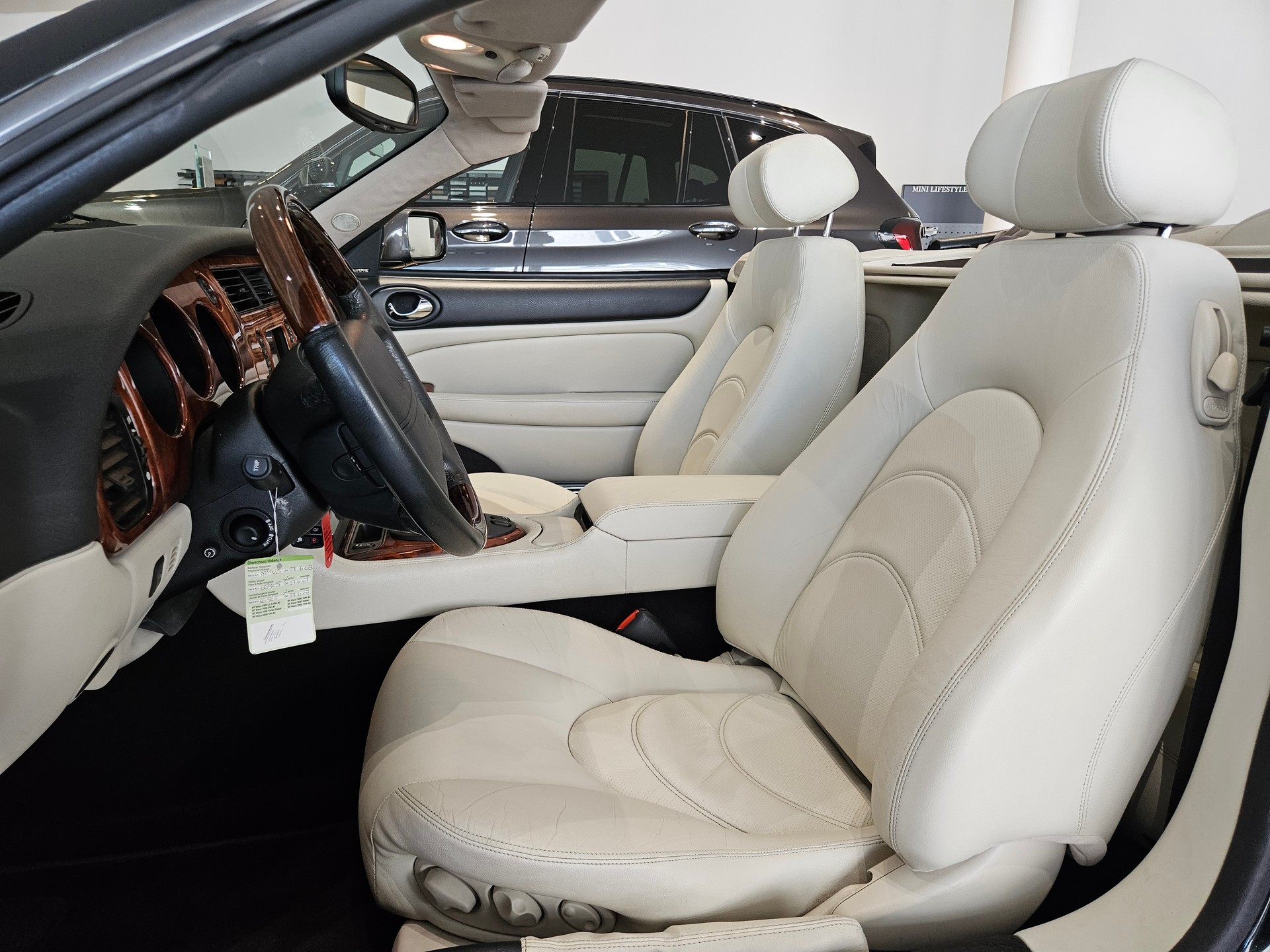 JAGUAR XKR S/C Convertible-image-16