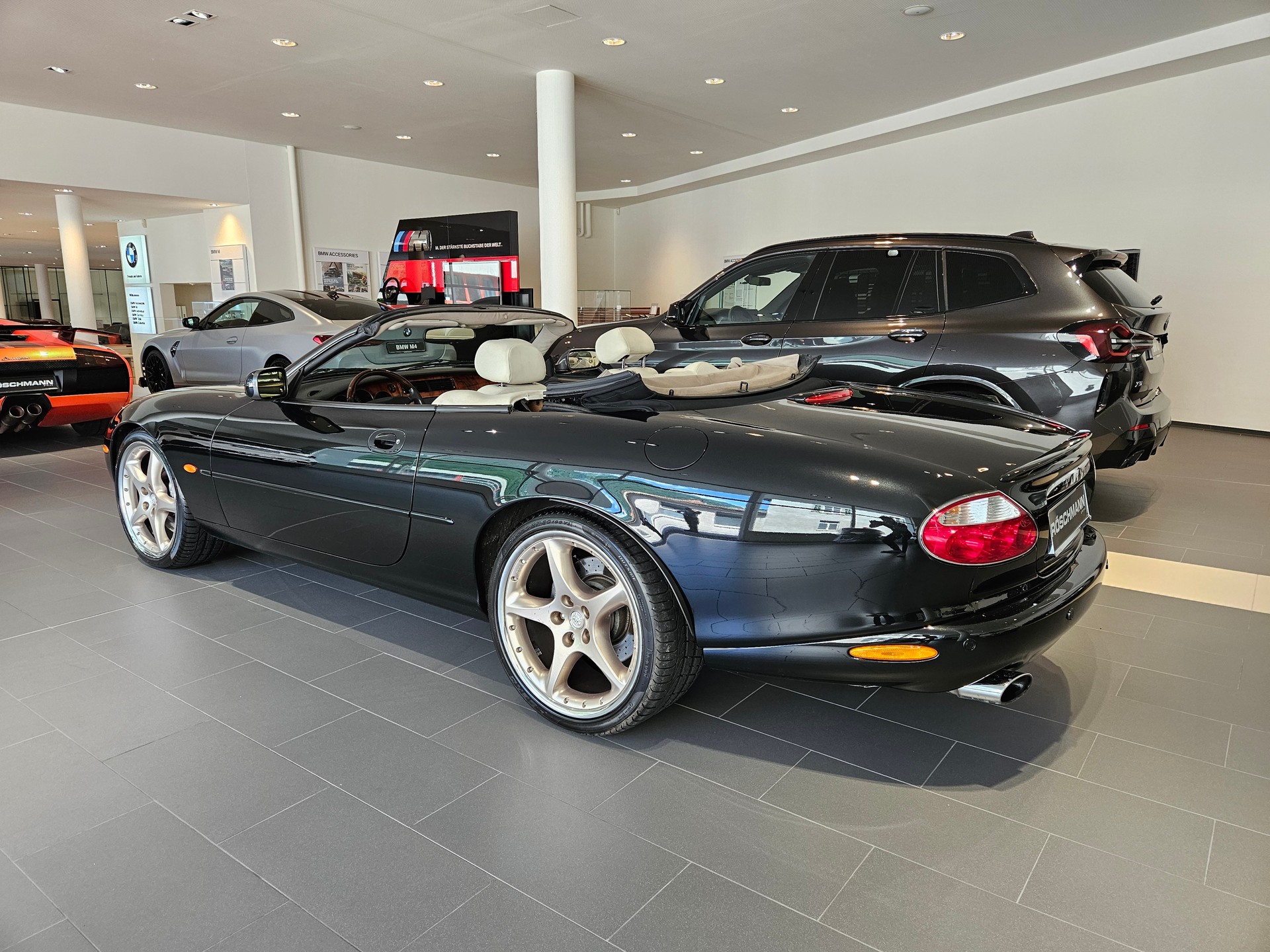 JAGUAR XKR S/C Convertible-image-5