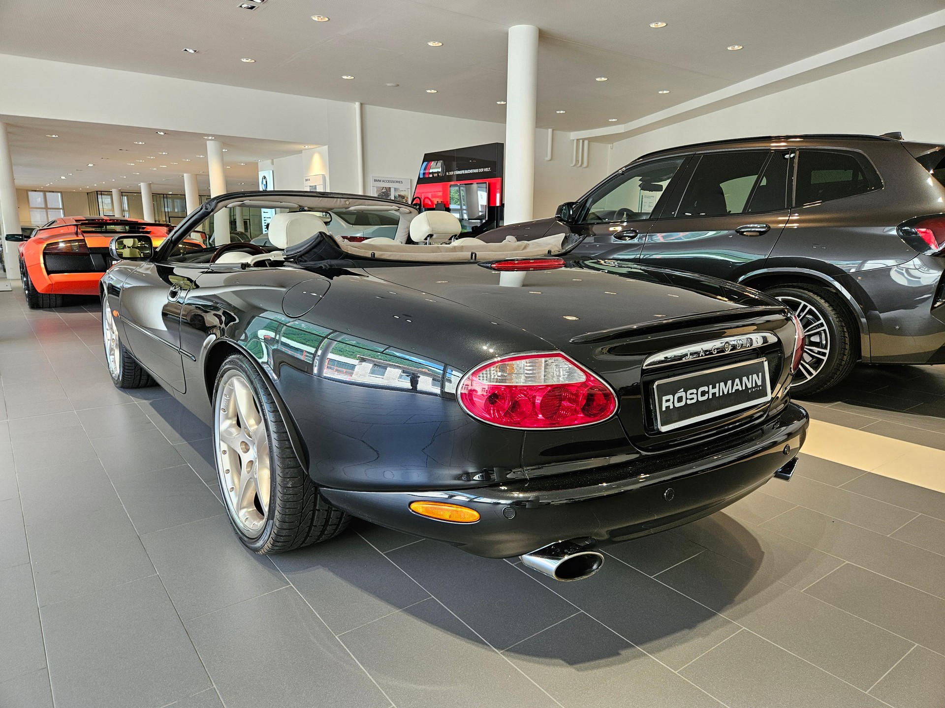 JAGUAR XKR S/C Convertible-image-6
