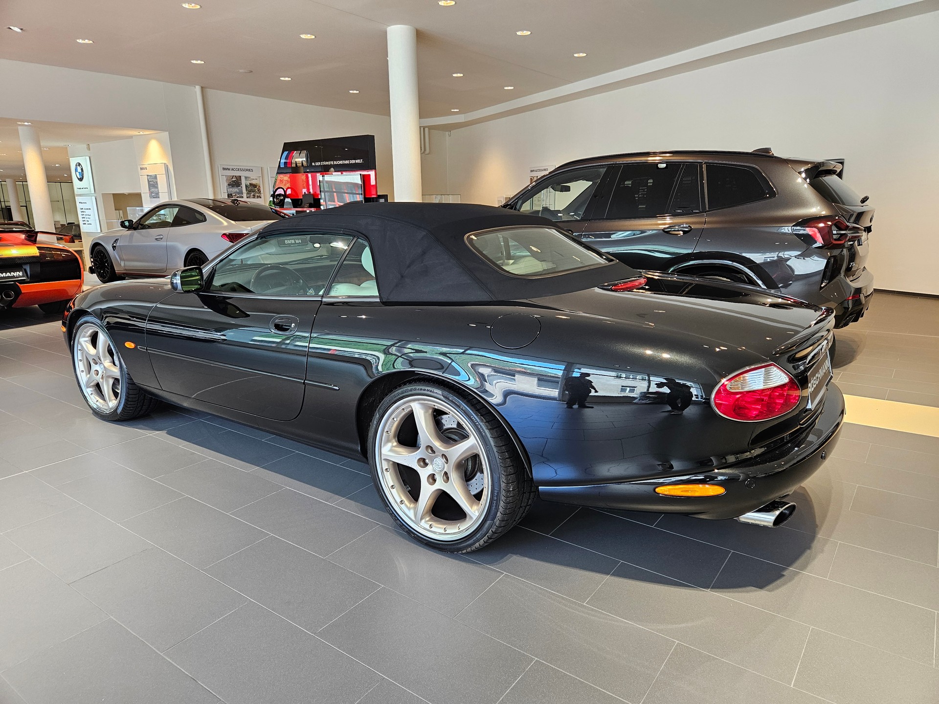 JAGUAR XKR S/C Convertible-image-12