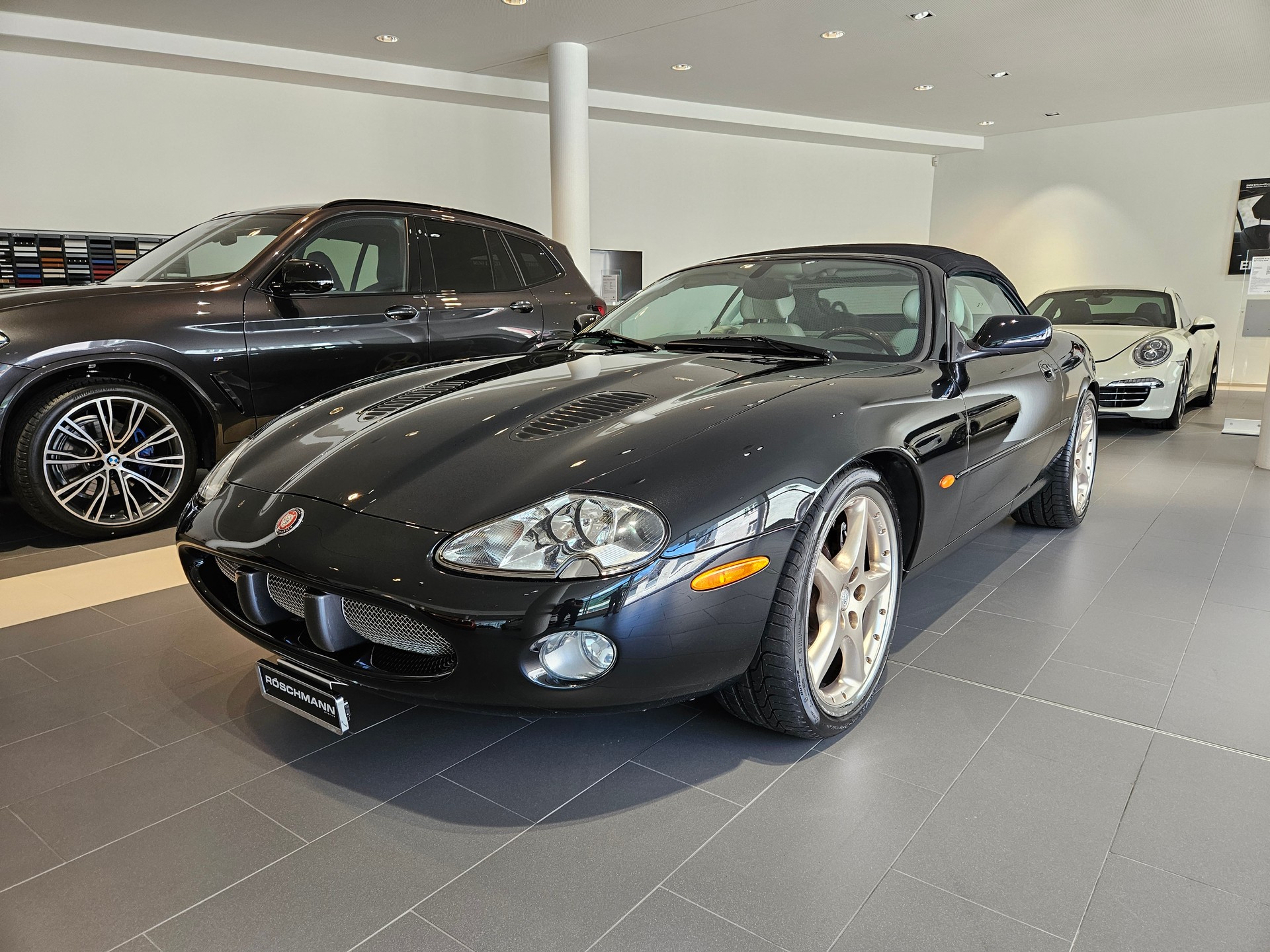 JAGUAR XKR S/C Convertible-image-8
