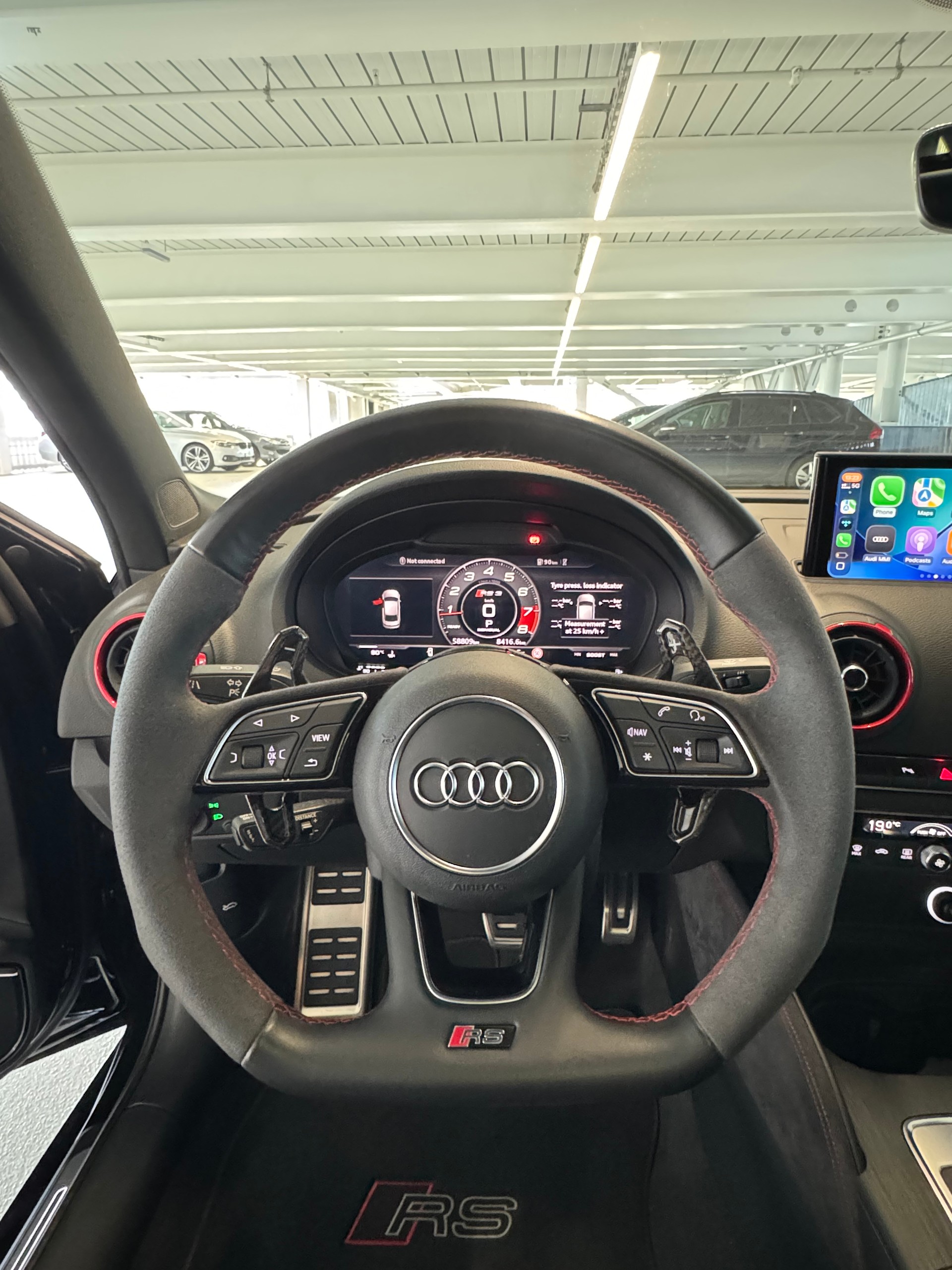 AUDI AUDI RS3 Limousine Black Edition | Akrapovic | APR | Panorama | Keramikversiegelt-image-13