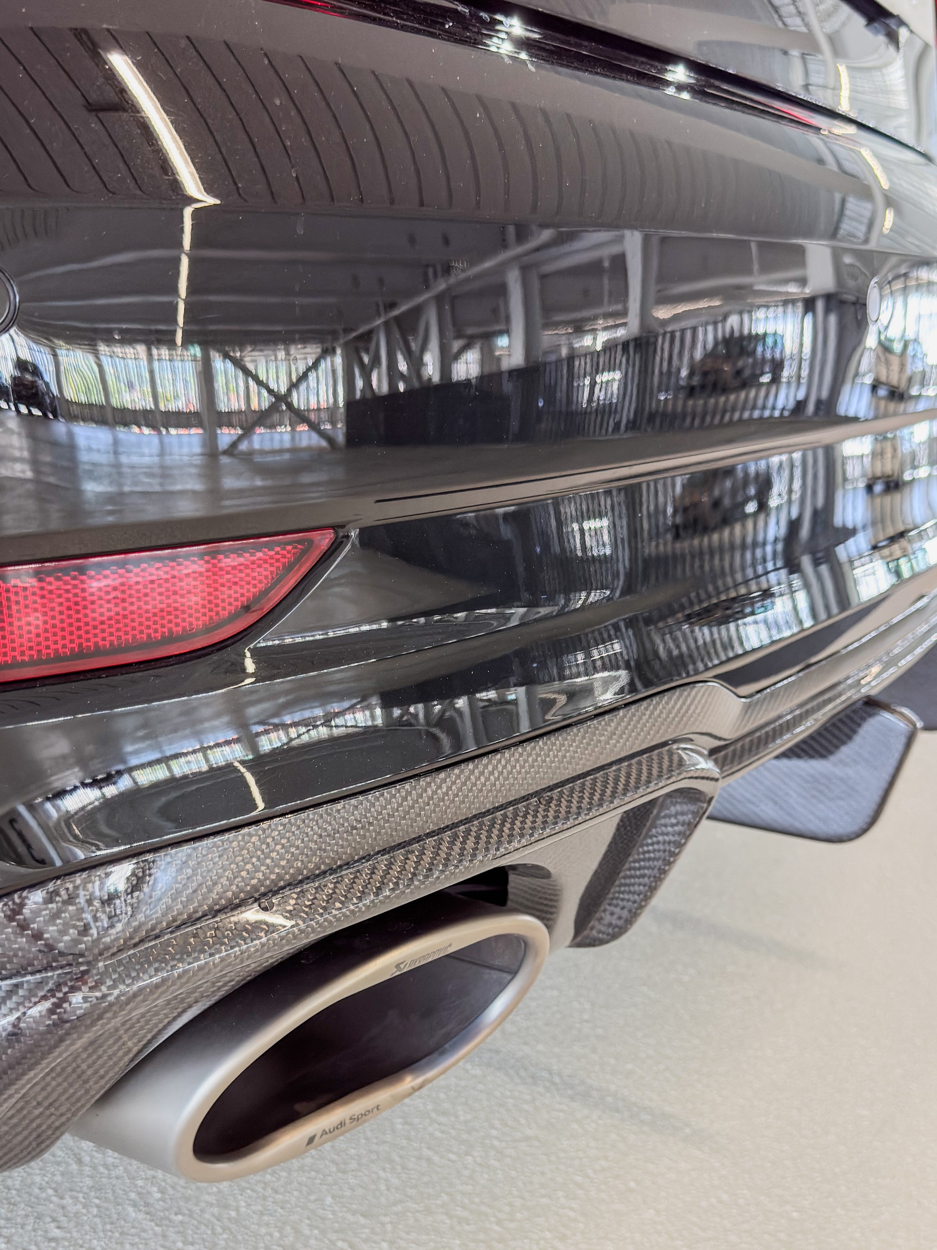 AUDI AUDI RS3 Limousine Black Edition | Akrapovic | APR | Panorama | Keramikversiegelt-image-5