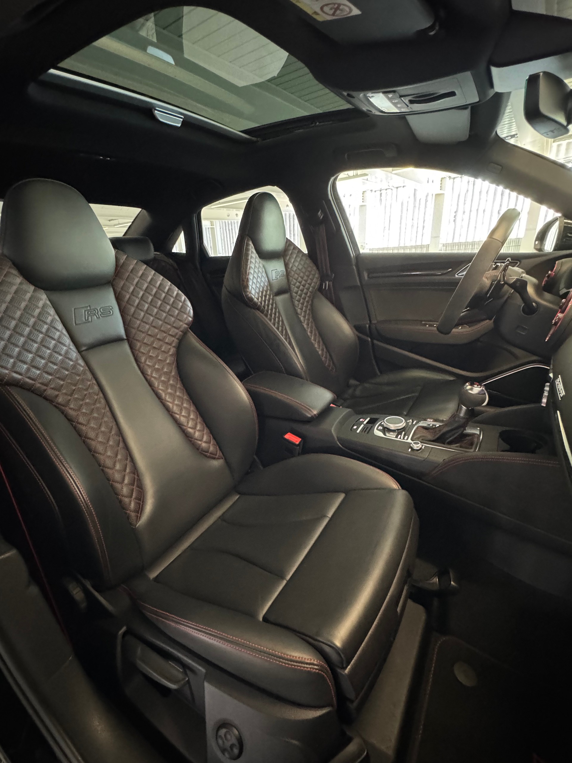AUDI AUDI RS3 Limousine Black Edition | Akrapovic | APR | Panorama | Keramikversiegelt-image-10