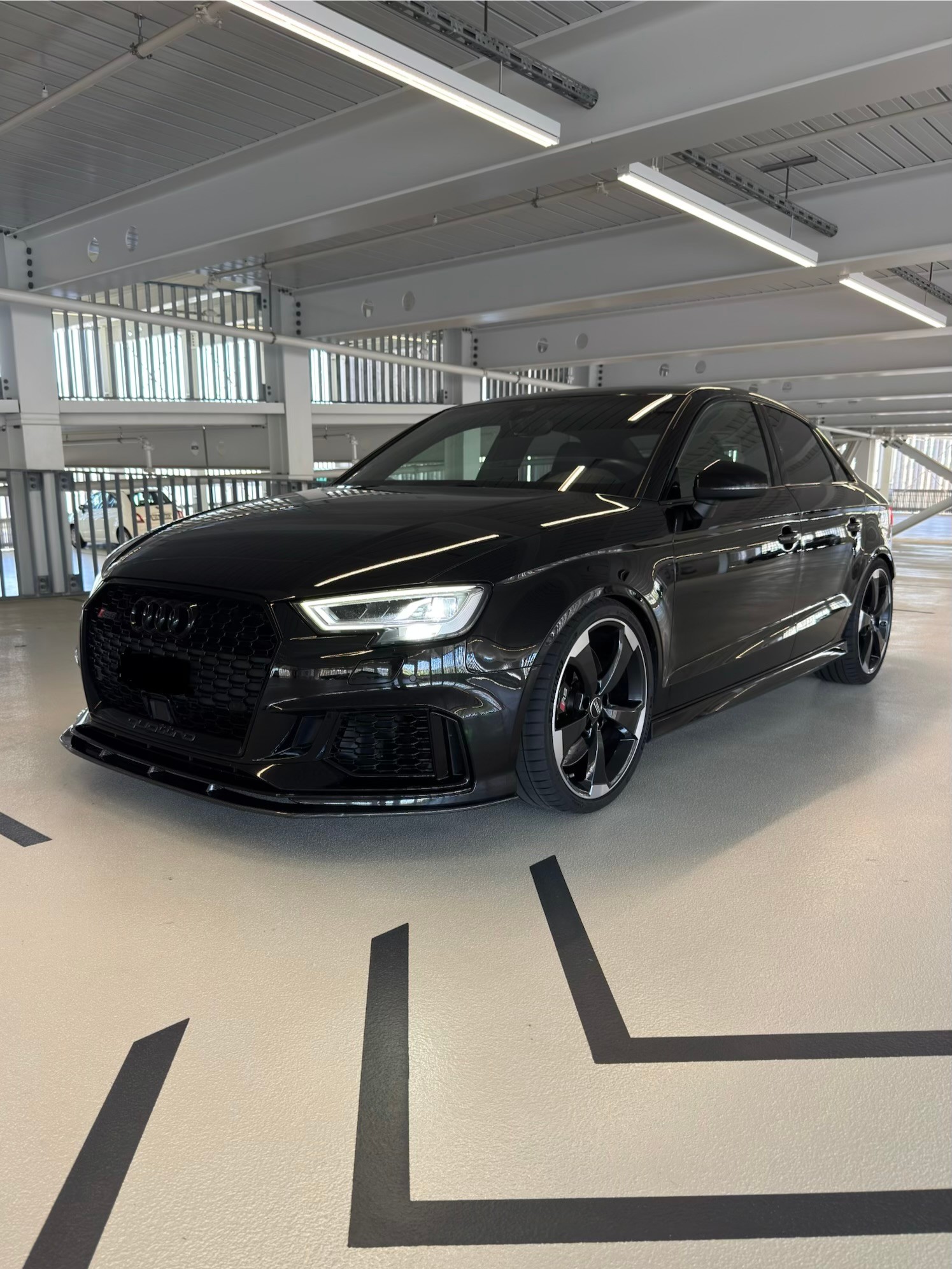 AUDI AUDI RS3 Limousine Black Edition | Akrapovic | APR | Panorama | Keramikversiegelt-image-2