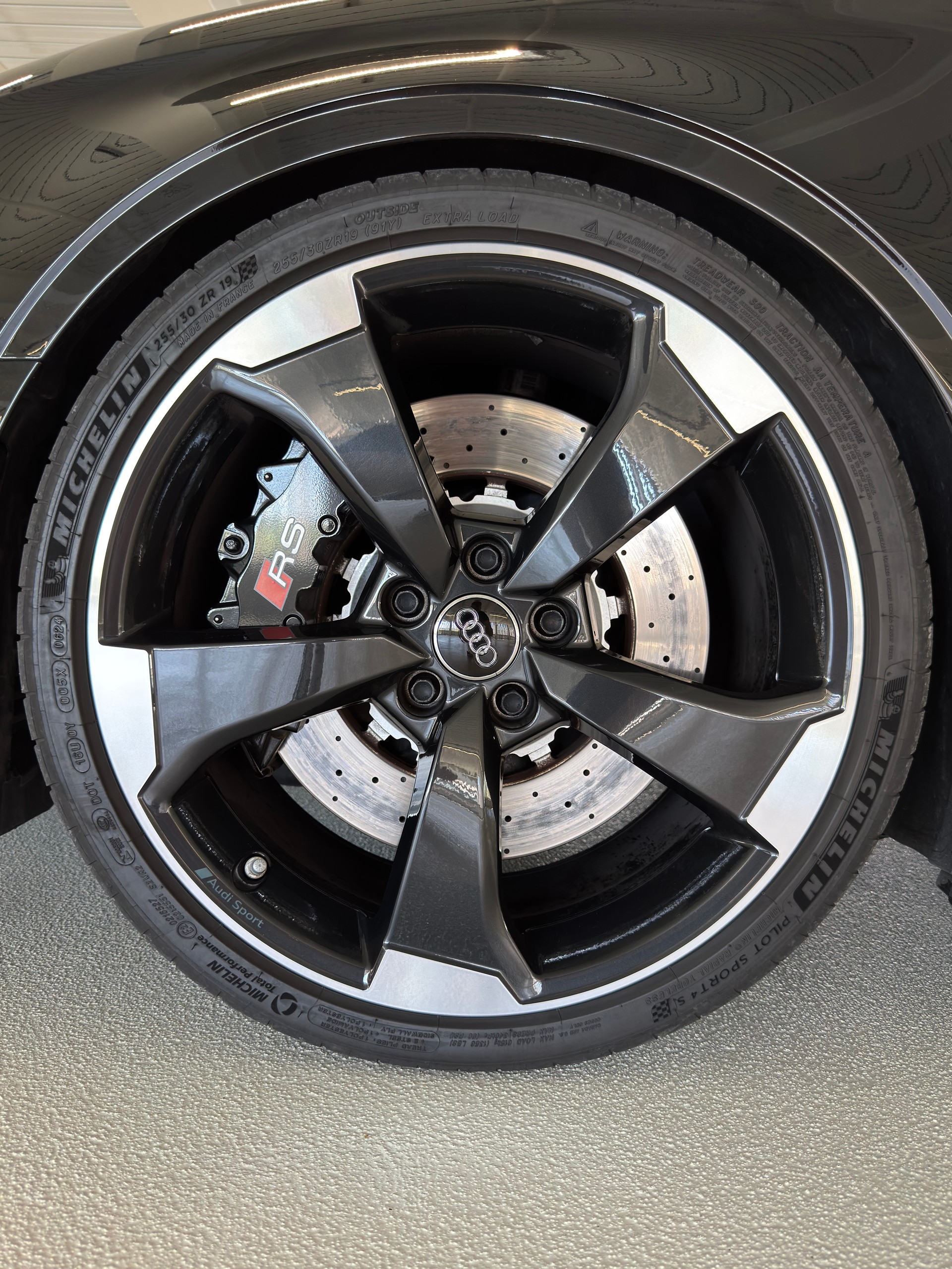 AUDI AUDI RS3 Limousine Black Edition | Akrapovic | APR | Panorama | Keramikversiegelt-image-7