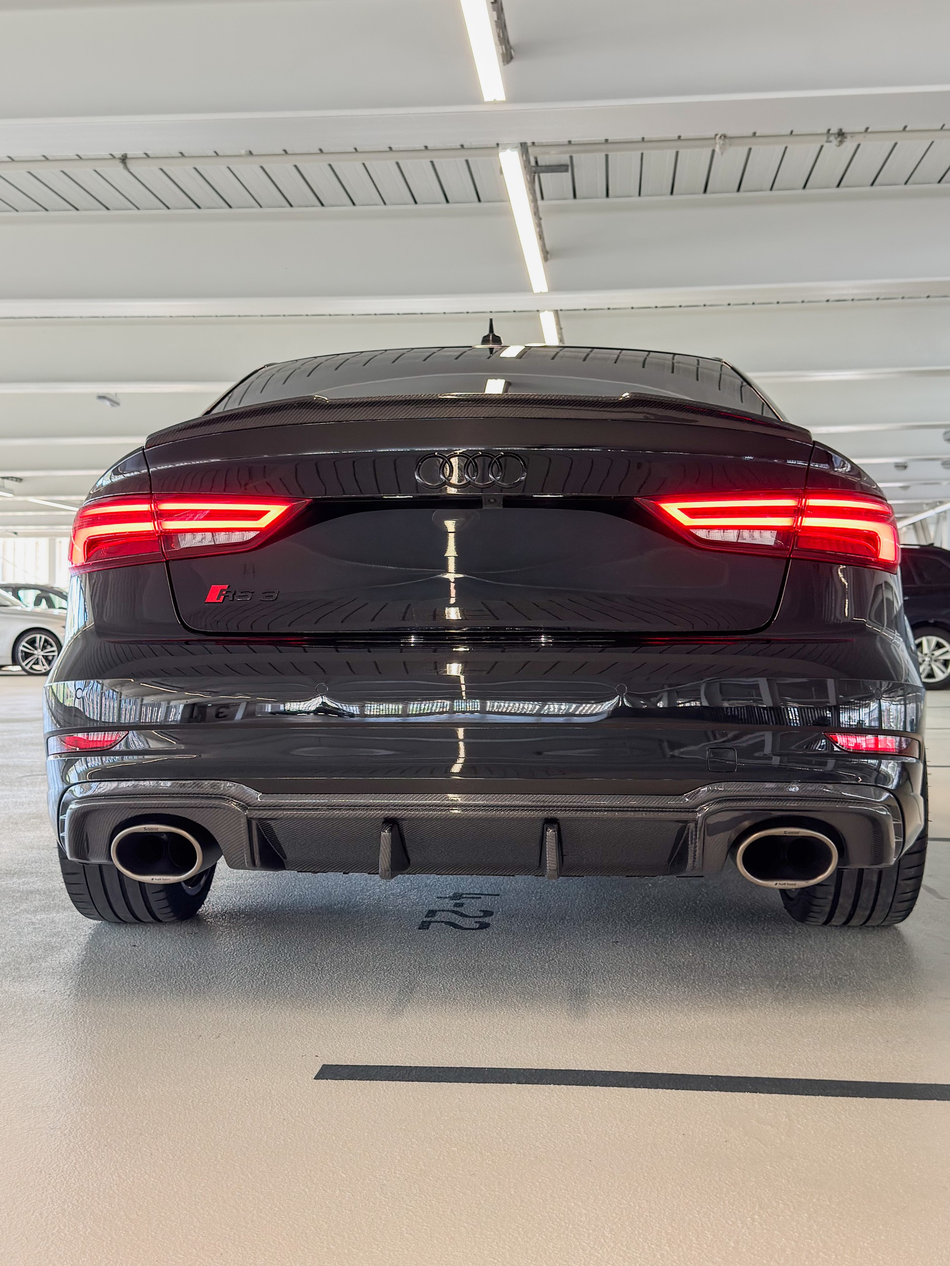AUDI AUDI RS3 Limousine Black Edition | Akrapovic | APR | Panorama | Keramikversiegelt-image-3