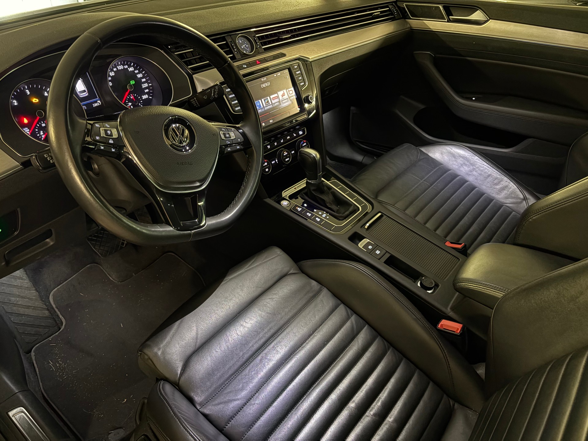 VW Variant 2.0 TDI BMT Highlight DSG 4 Motion-image-5