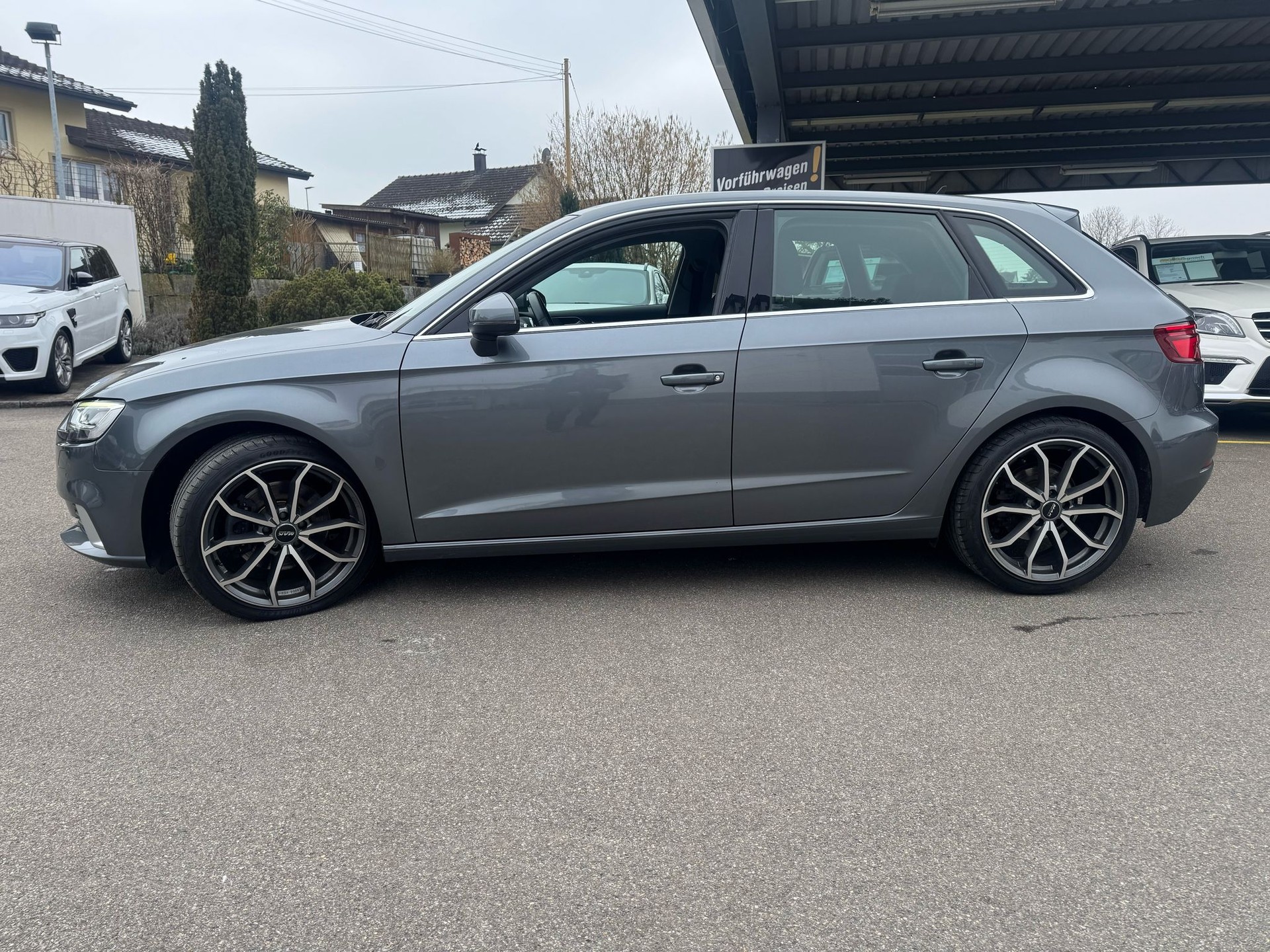 AUDI A3 Sportback 40 TFSI Sport quattro-image-4