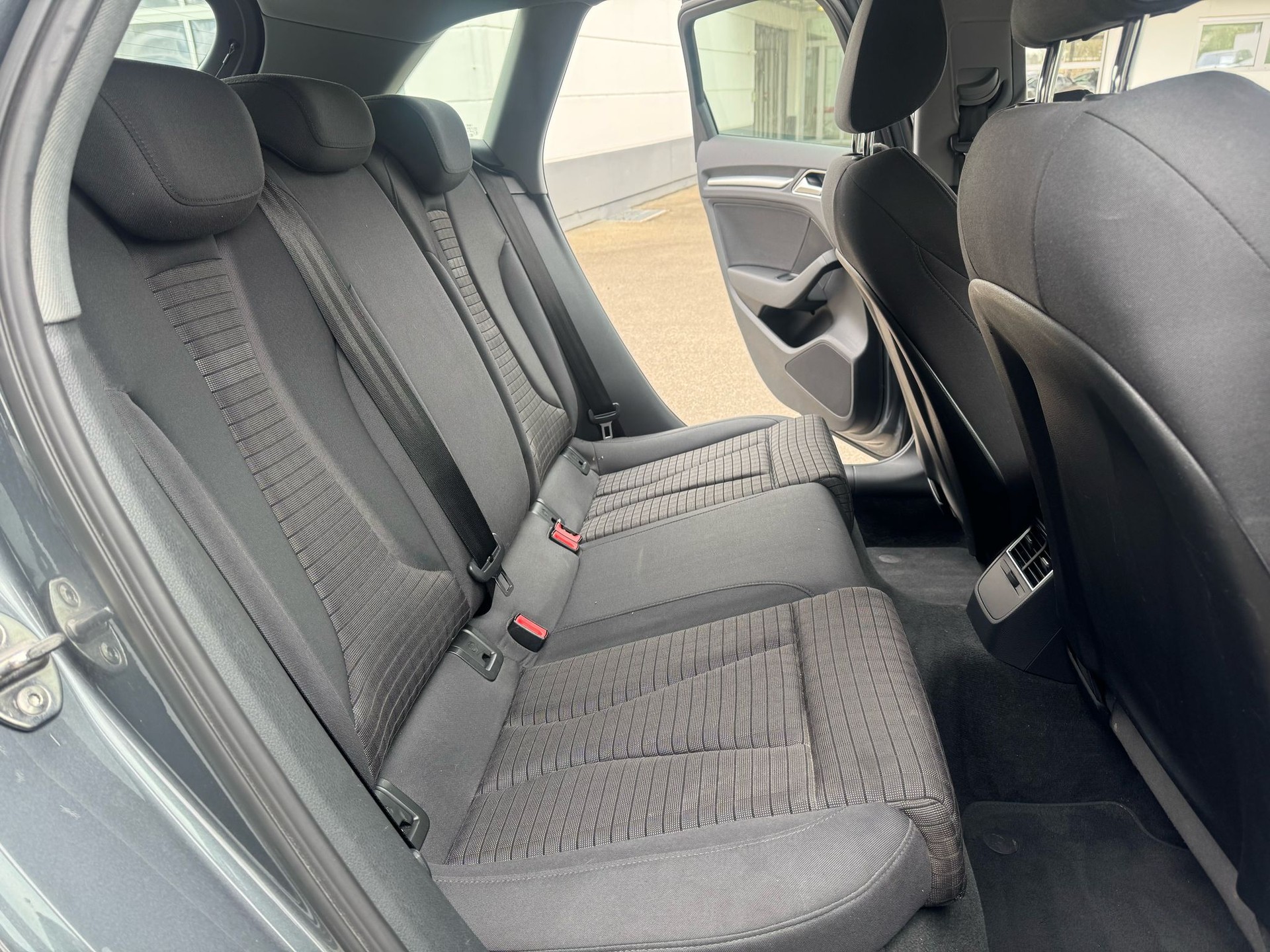AUDI A3 Sportback 40 TFSI Sport quattro-image-12