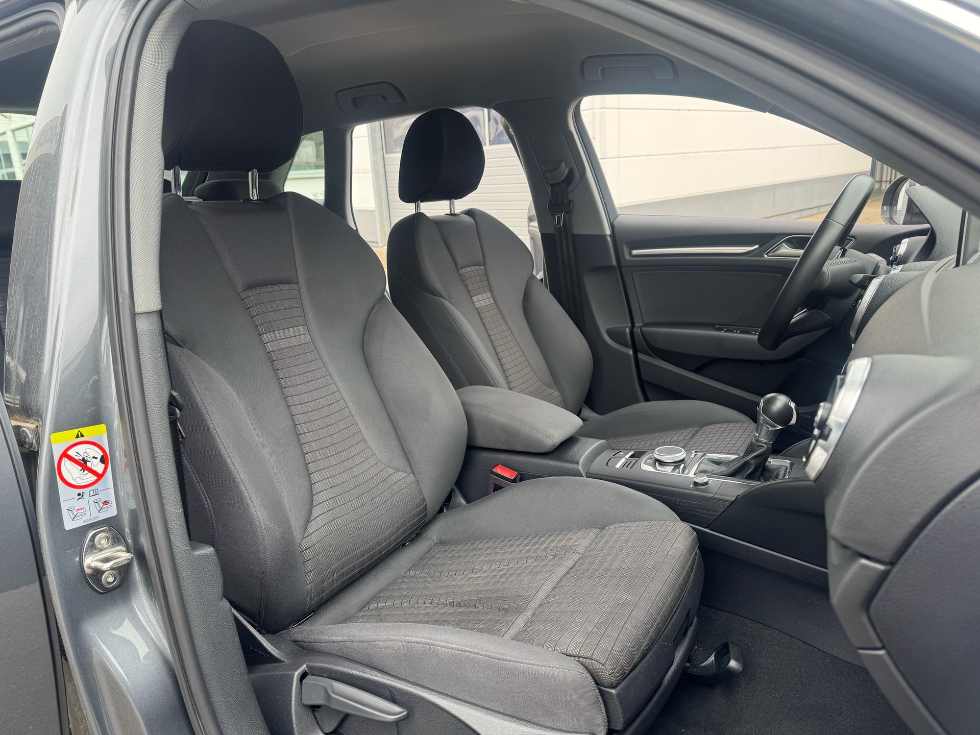 AUDI A3 Sportback 40 TFSI Sport quattro-image-11