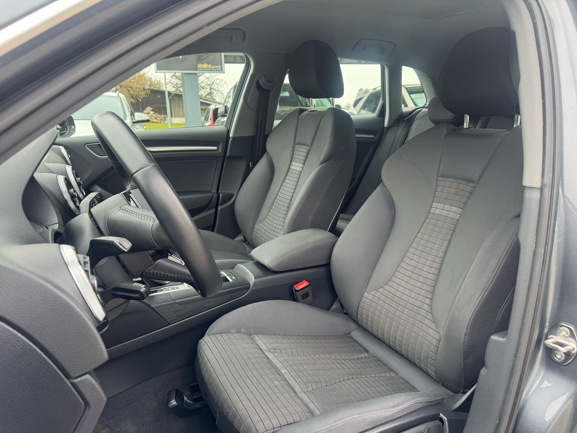 AUDI A3 Sportback 40 TFSI Sport quattro-image-9