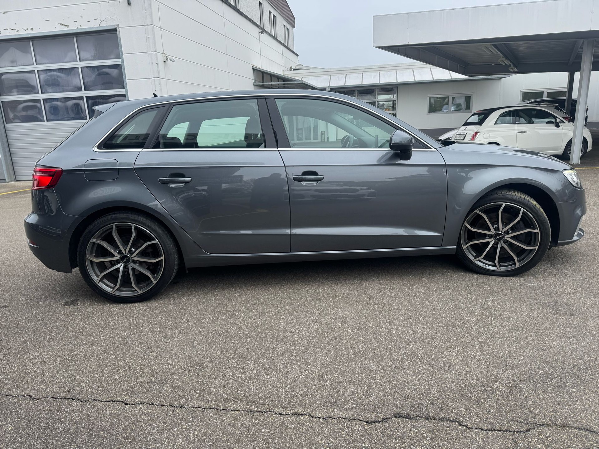 AUDI A3 Sportback 40 TFSI Sport quattro-image-3