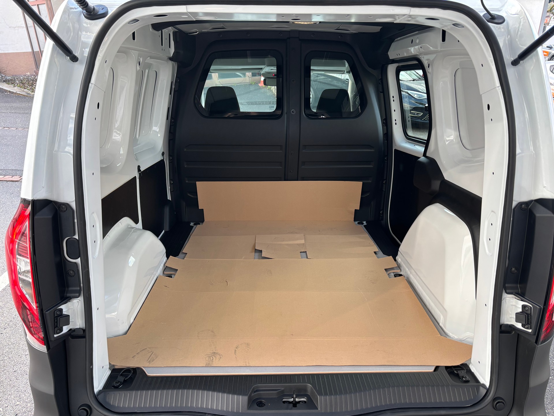 RENAULT Kangoo Van EV45 Standard 22kW Extra-image-7
