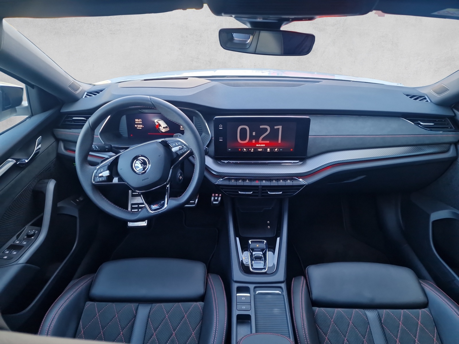 SKODA Octavia Combi 2.0 TSI DSG RS-image-8