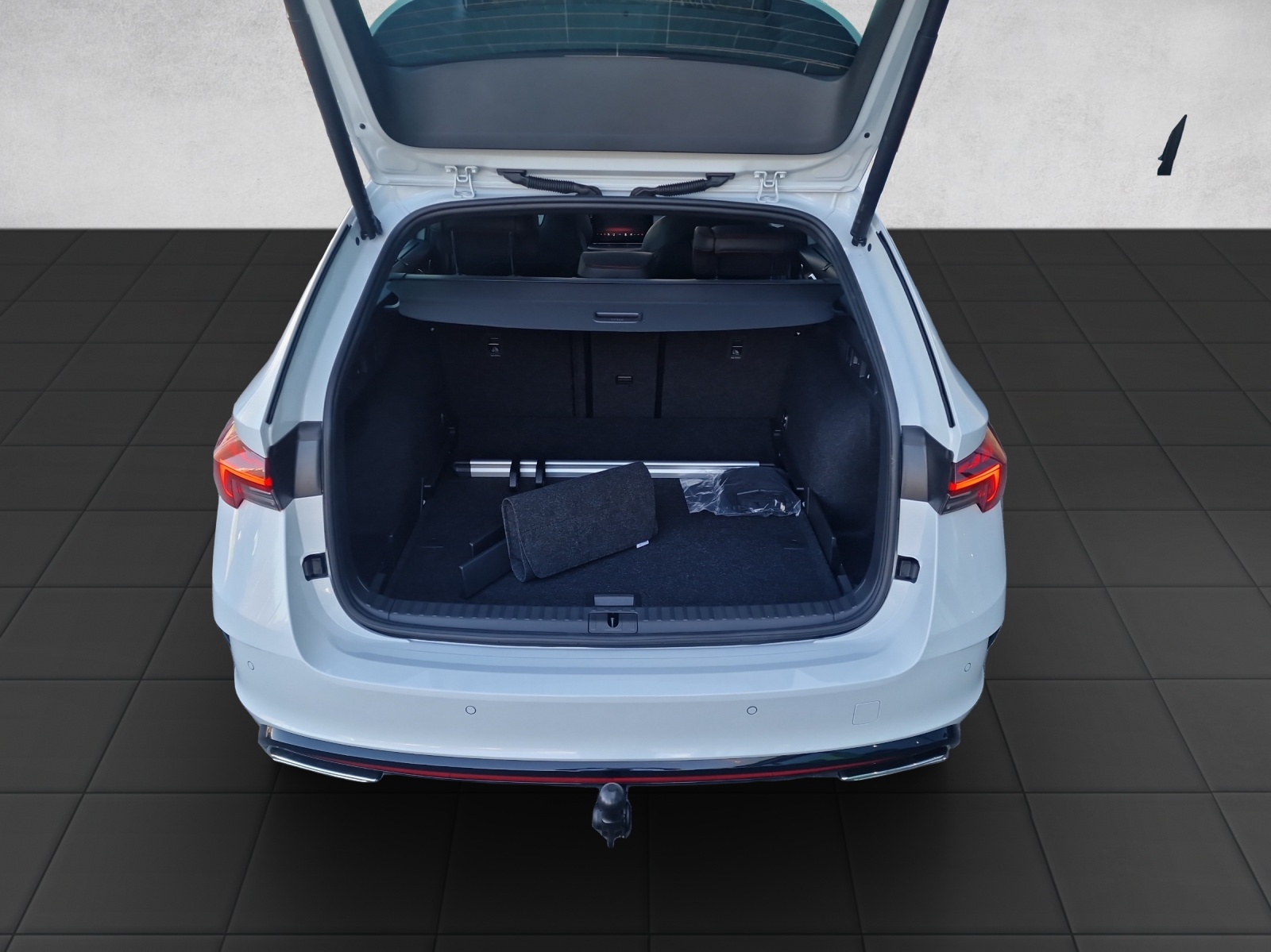 SKODA Octavia Combi 2.0 TSI DSG RS-image-10