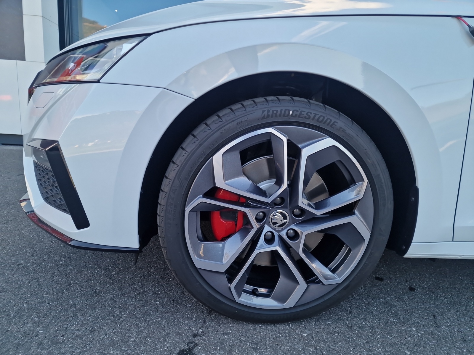 SKODA Octavia Combi 2.0 TSI DSG RS-image-11