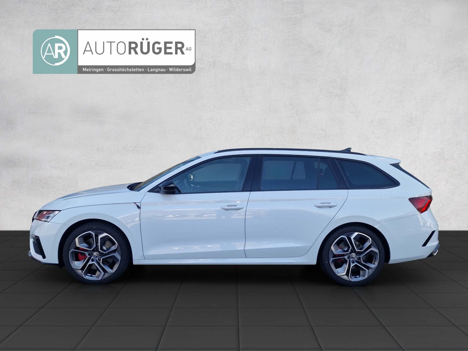 SKODA Octavia Combi 2.0 TSI DSG RS-image-2