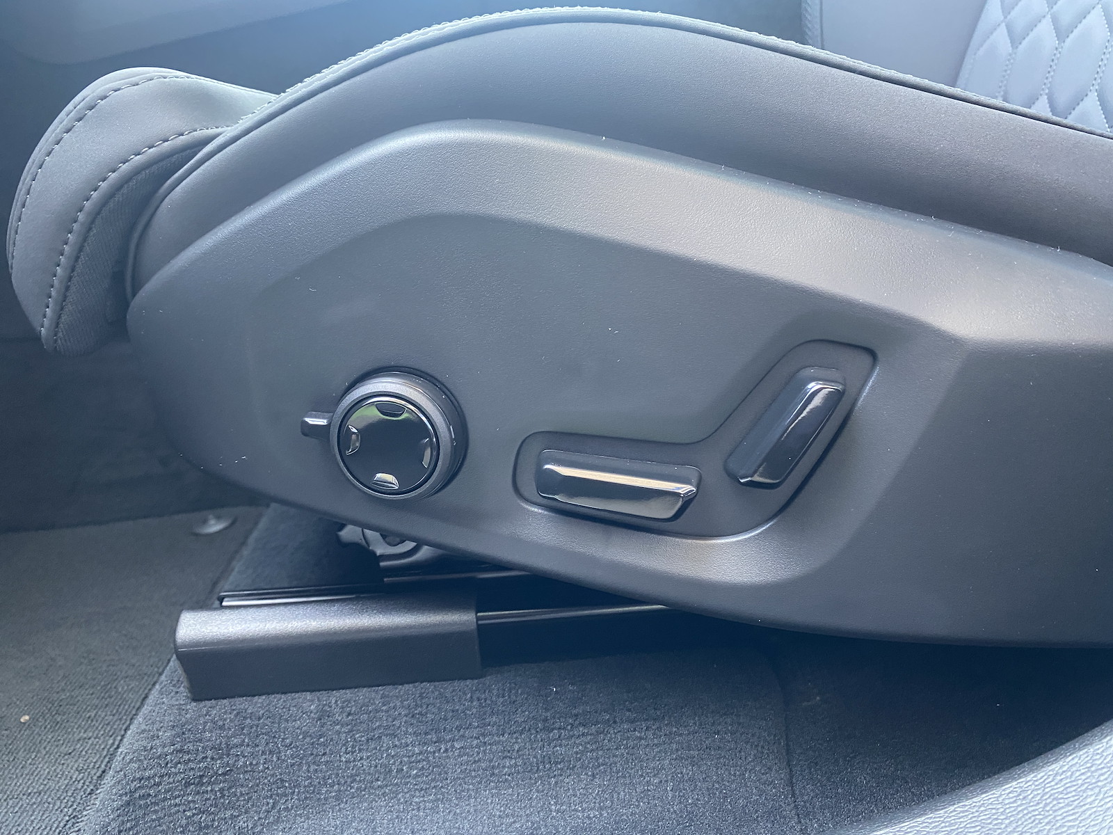 VOLVO XC60 2.0 T6 TE Ultra Bright eAWD-image-11