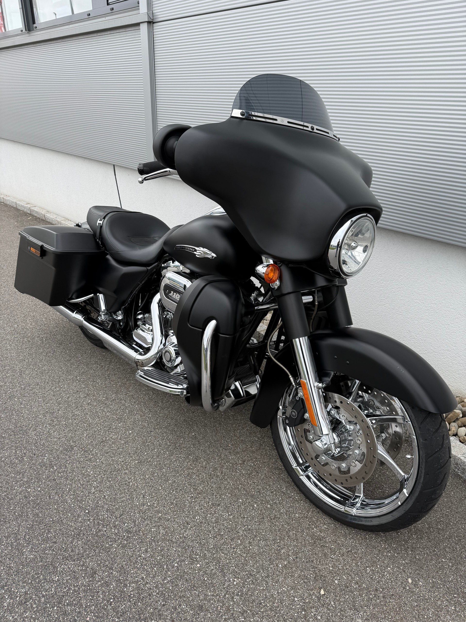 HARLEY-DAVIDSON FLHXSE Street Glide ABS CVO-showroom-element-1