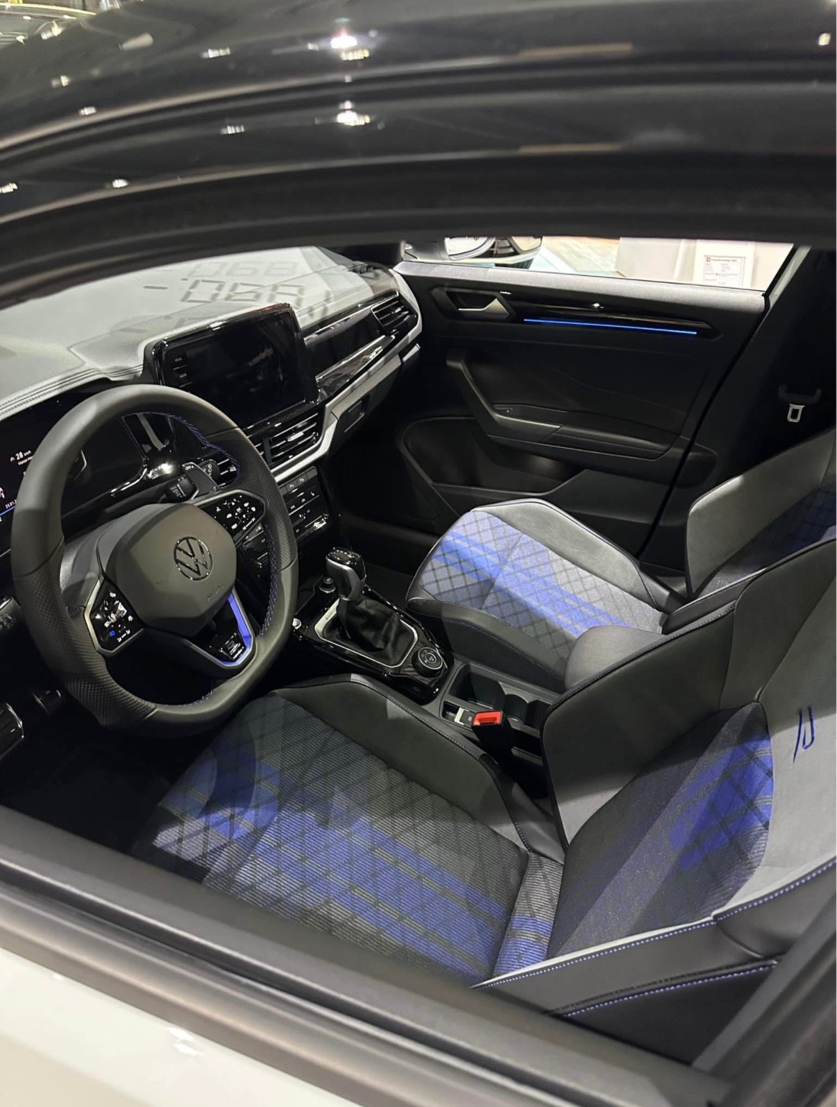 VW T-Roc 2.0 TSI R 75 EditionDSG 4Motion-image-5
