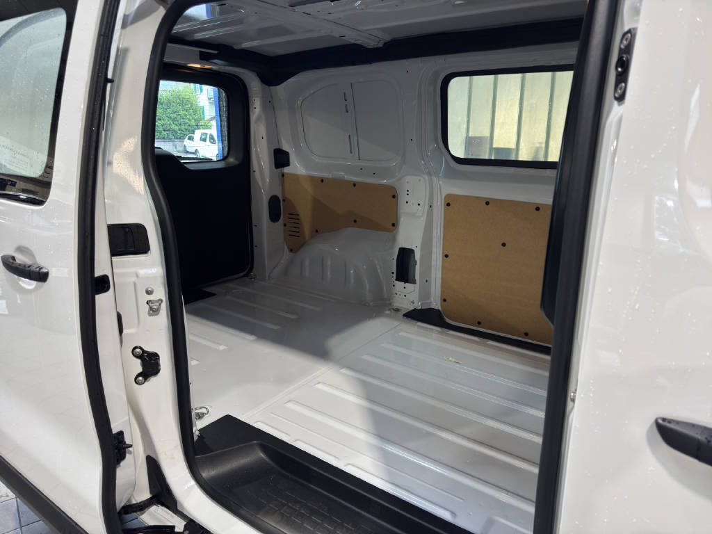 PEUGEOT Expert Kaw. Standard 2.0 BlueHDi 145 S/S-image-11