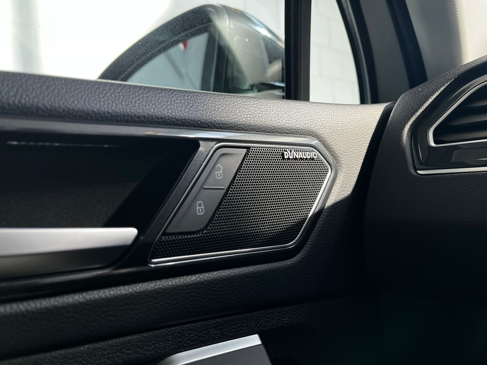 VW Tiguan 2.0TDI High 4M-image-18