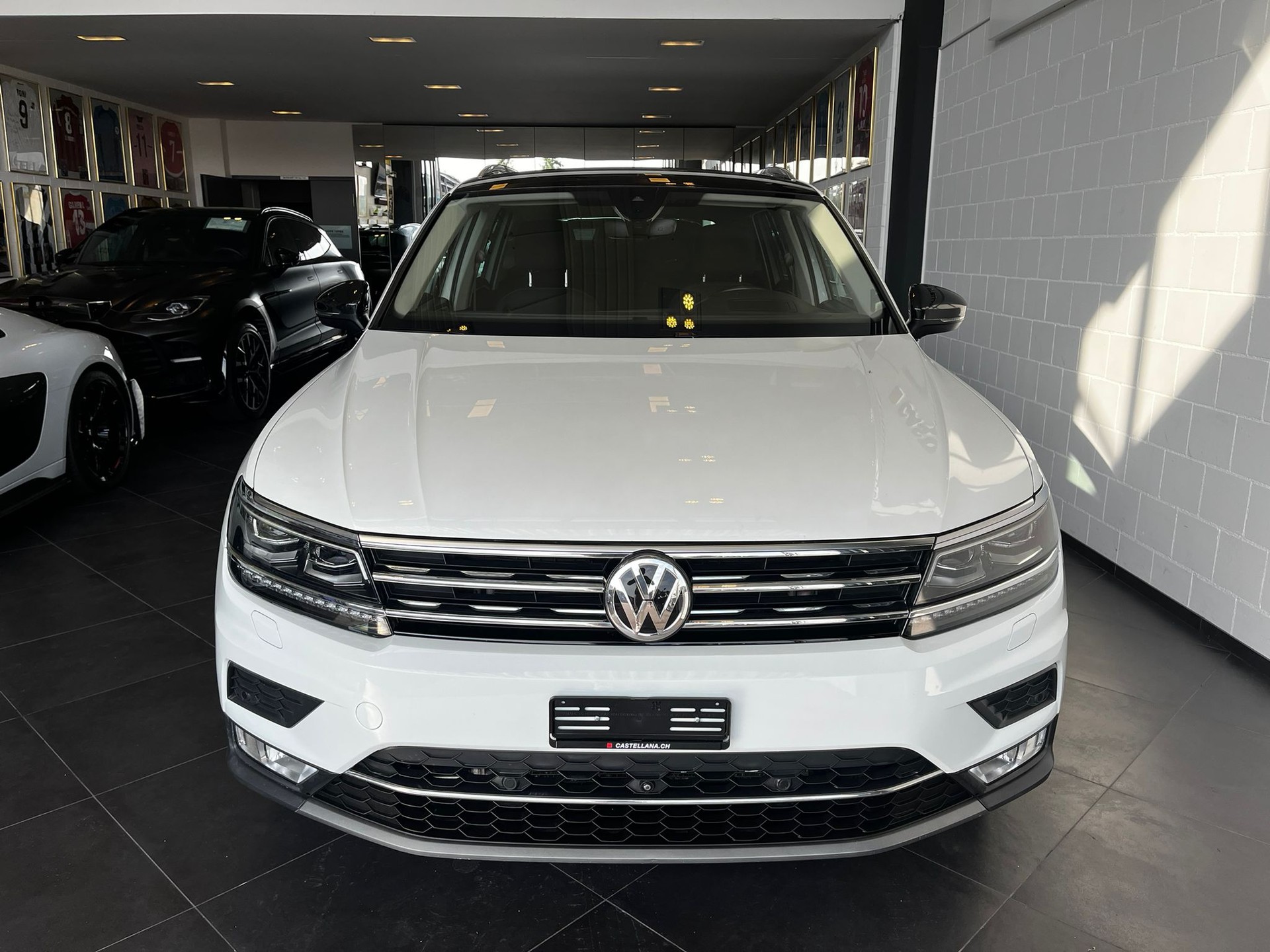 VW Tiguan 2.0TDI High 4M-image-2