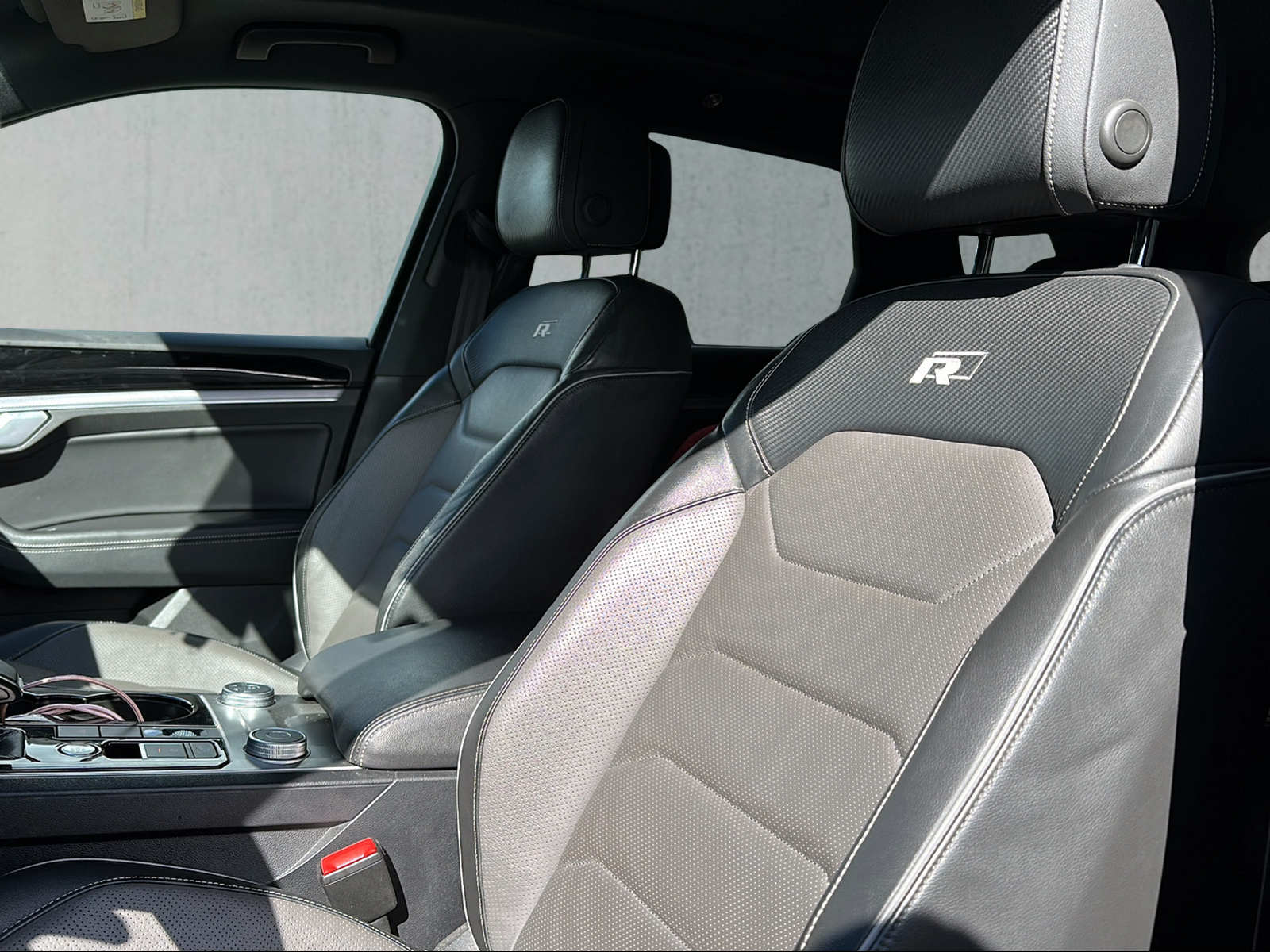 VW Touareg 3.0 TSI R-Line Tiptronic-image-5