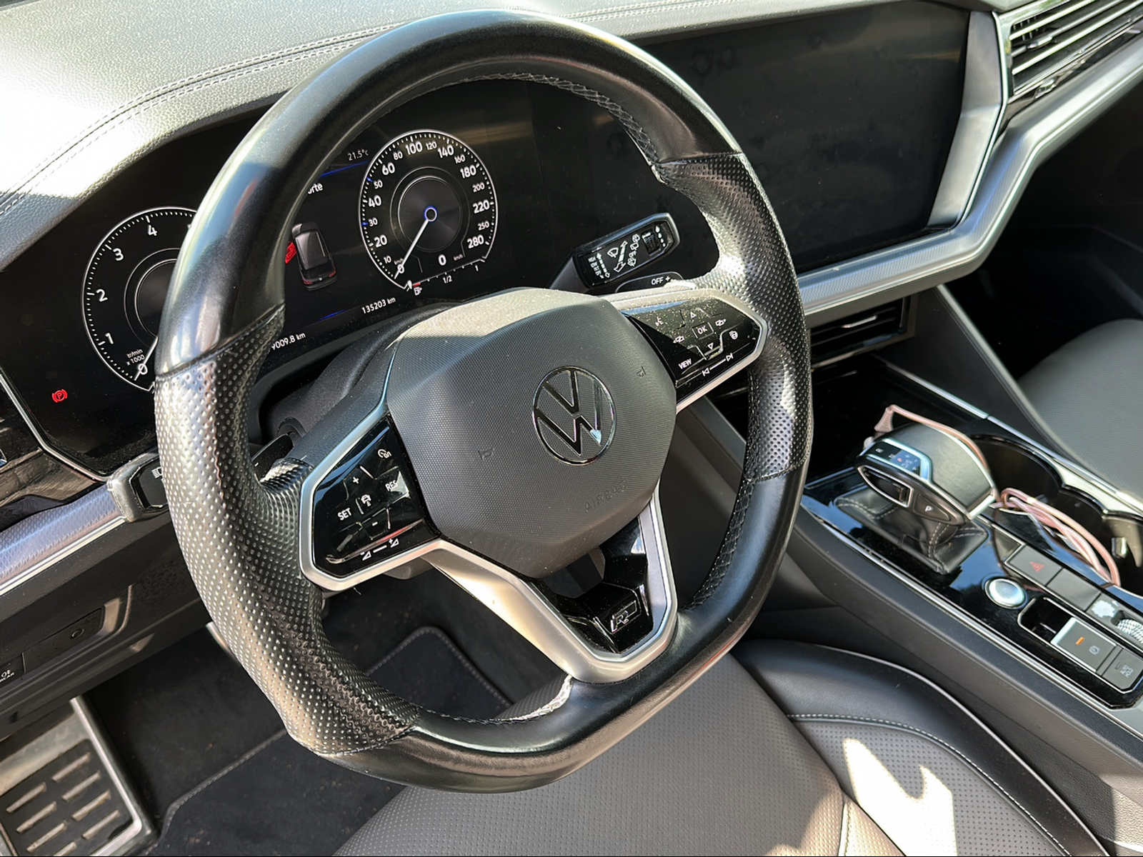 VW Touareg 3.0 TSI R-Line Tiptronic-image-6