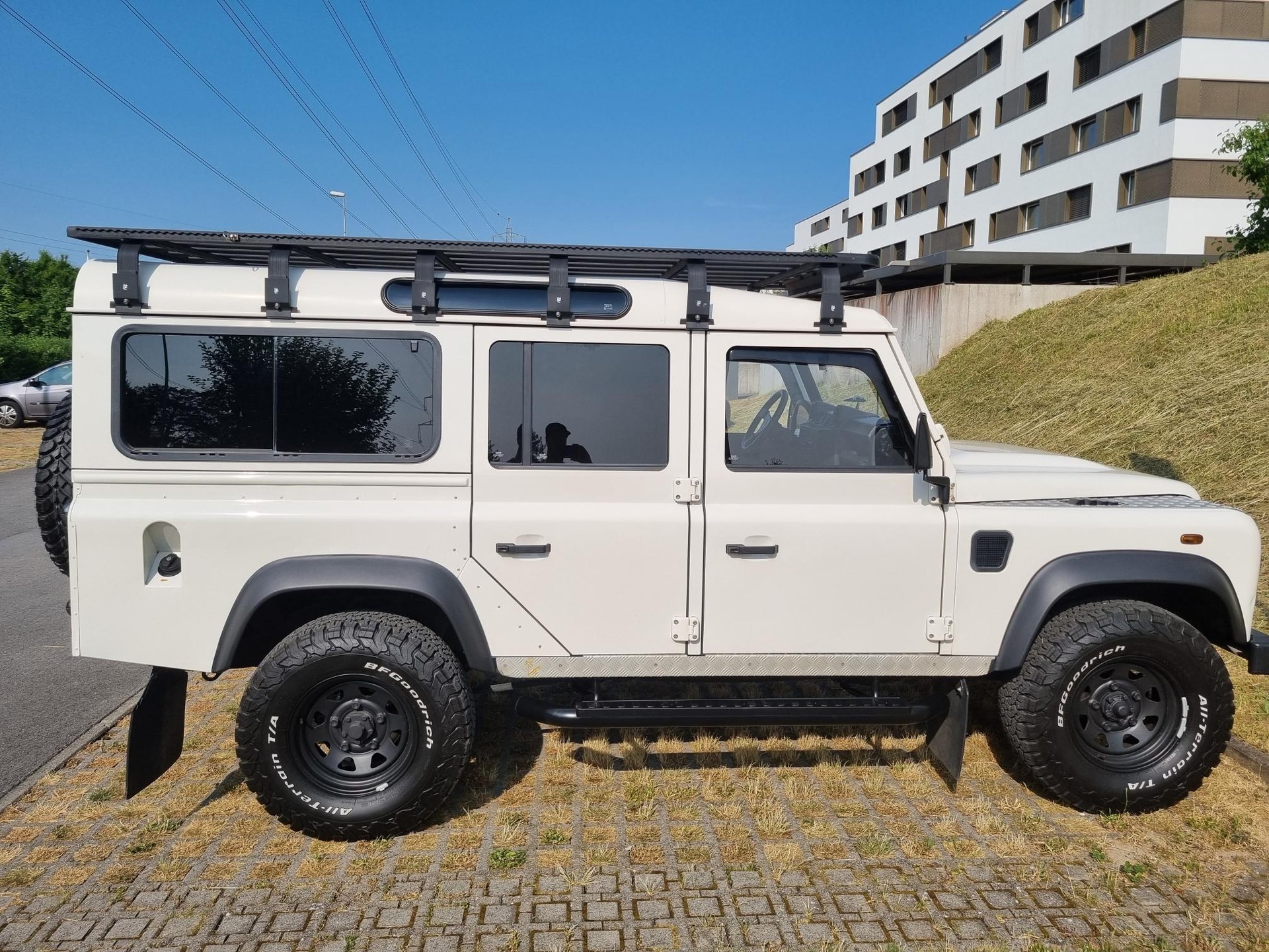 LAND ROVER Defender 110 SW 2.4Tdc-image-0