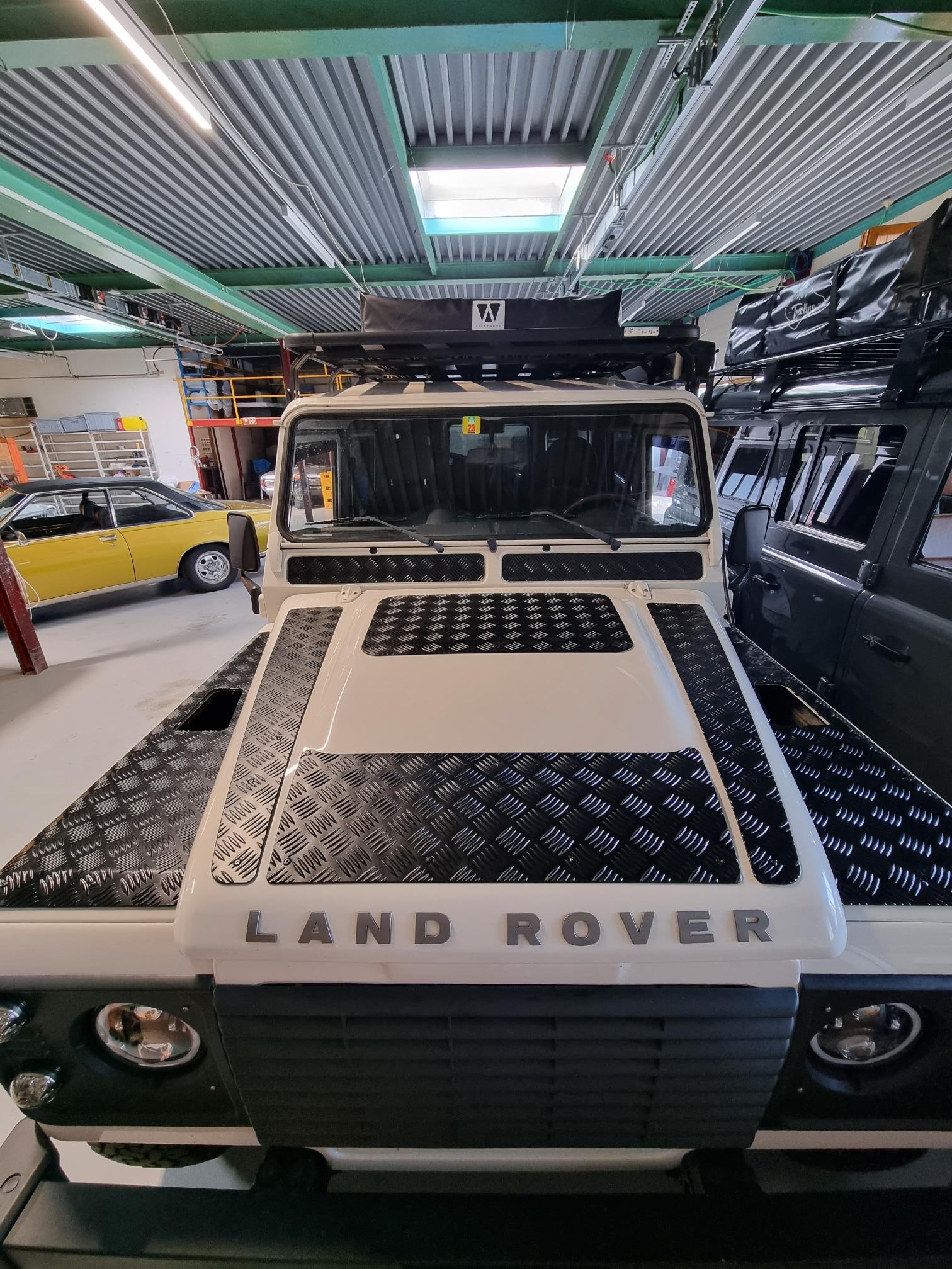 LAND ROVER Defender 110 SW 2.4Tdc-image-2