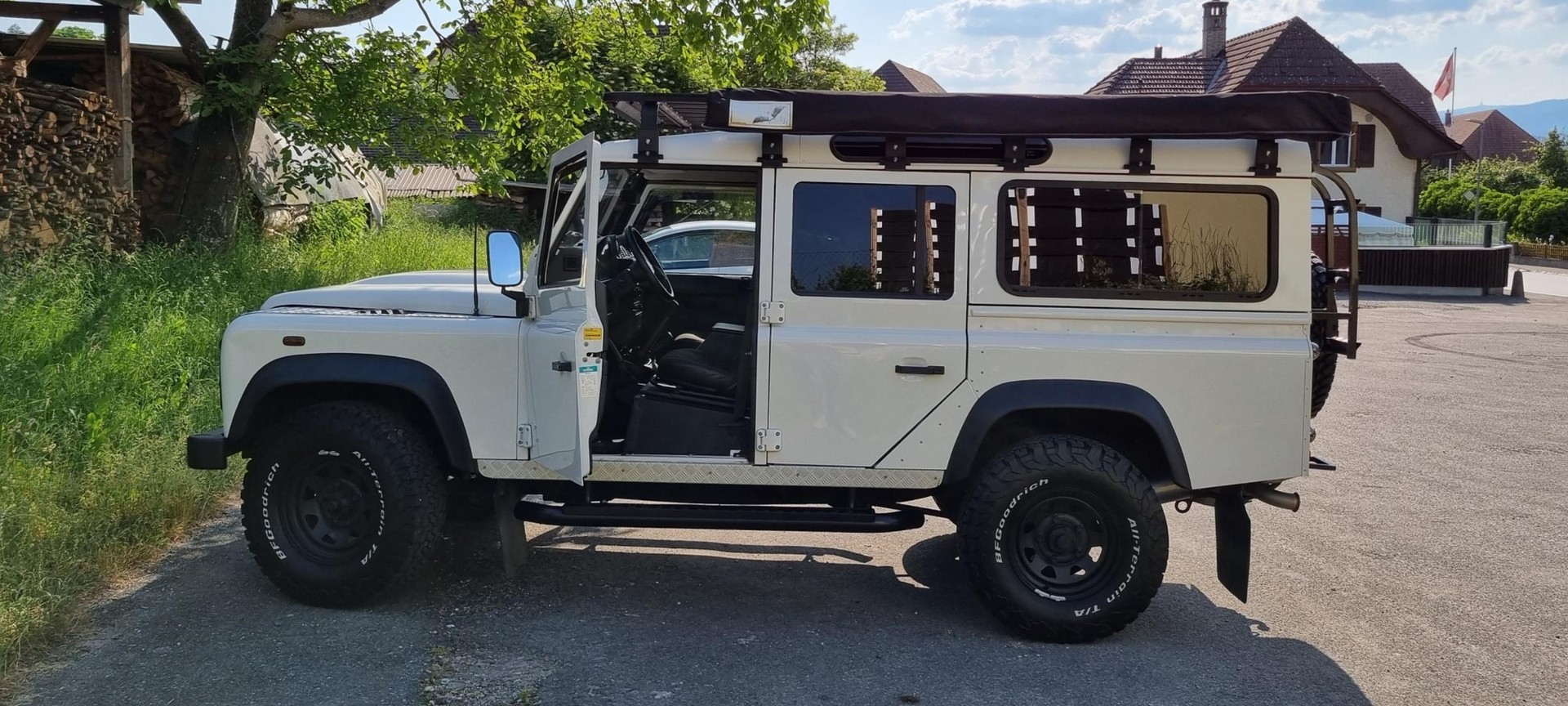 LAND ROVER Defender 110 SW 2.4Tdc-image-3