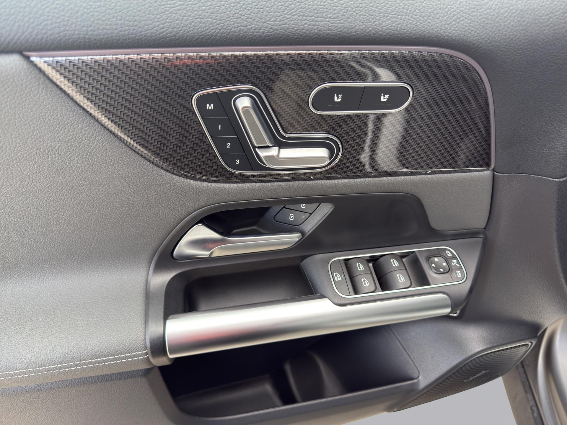 MERCEDES-BENZ GLA 45 S AMG 4matic+-image-10
