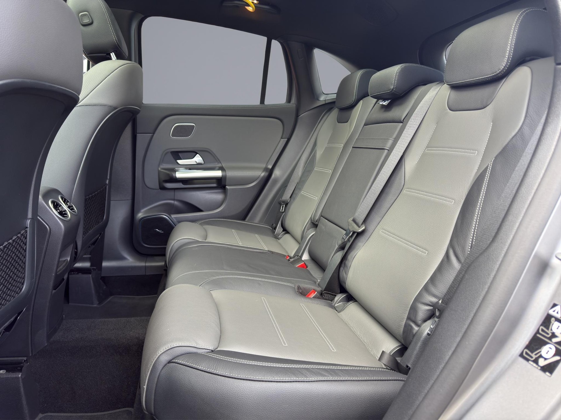 MERCEDES-BENZ GLA 45 S AMG 4matic+-image-11